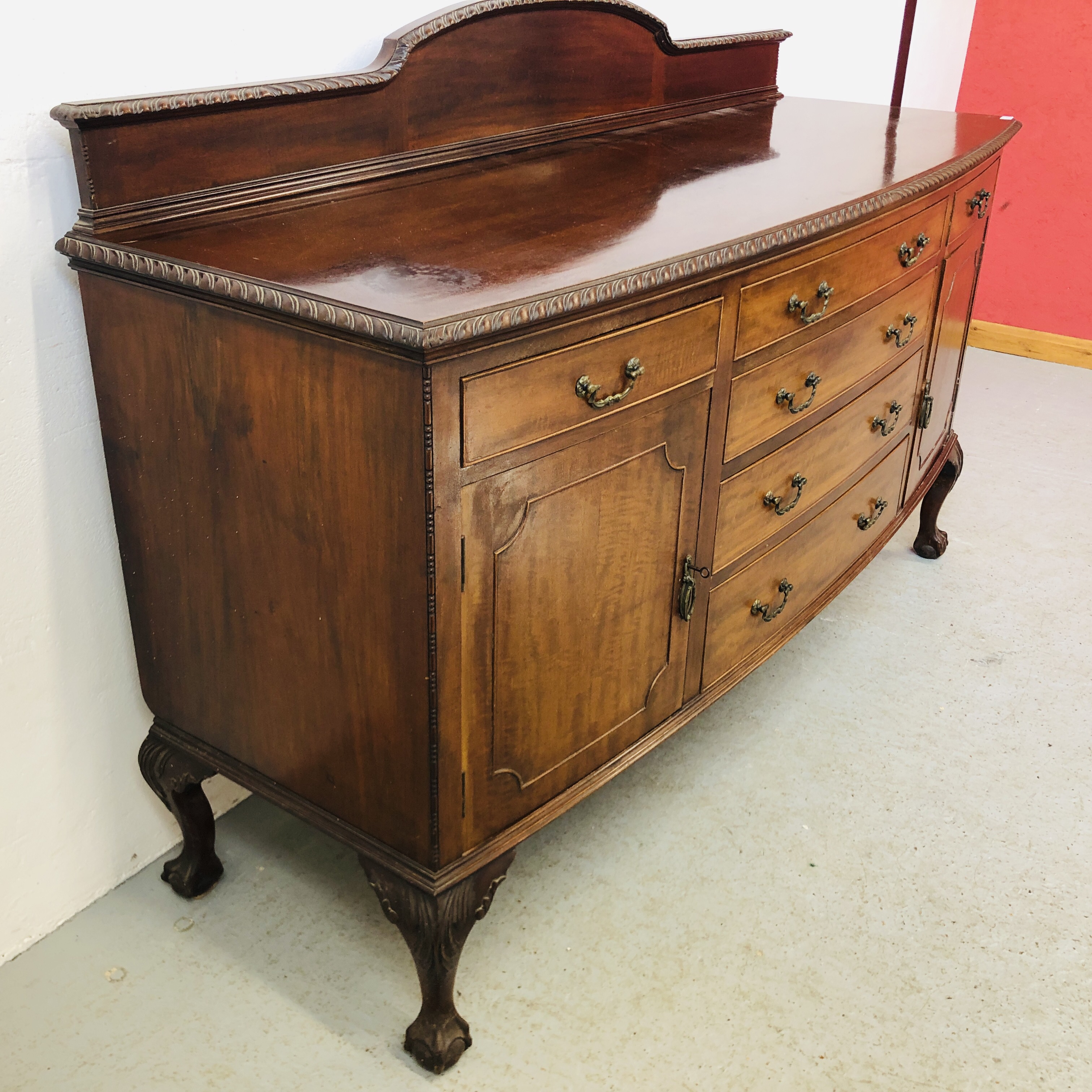 LARGE MAHOGANY BOW FRONT SIDEBOARD WITH FOUR CENTRAL DRAWERS FLANKED BY SINGLE DRAWERS AND CABINETS - Image 2 of 10
