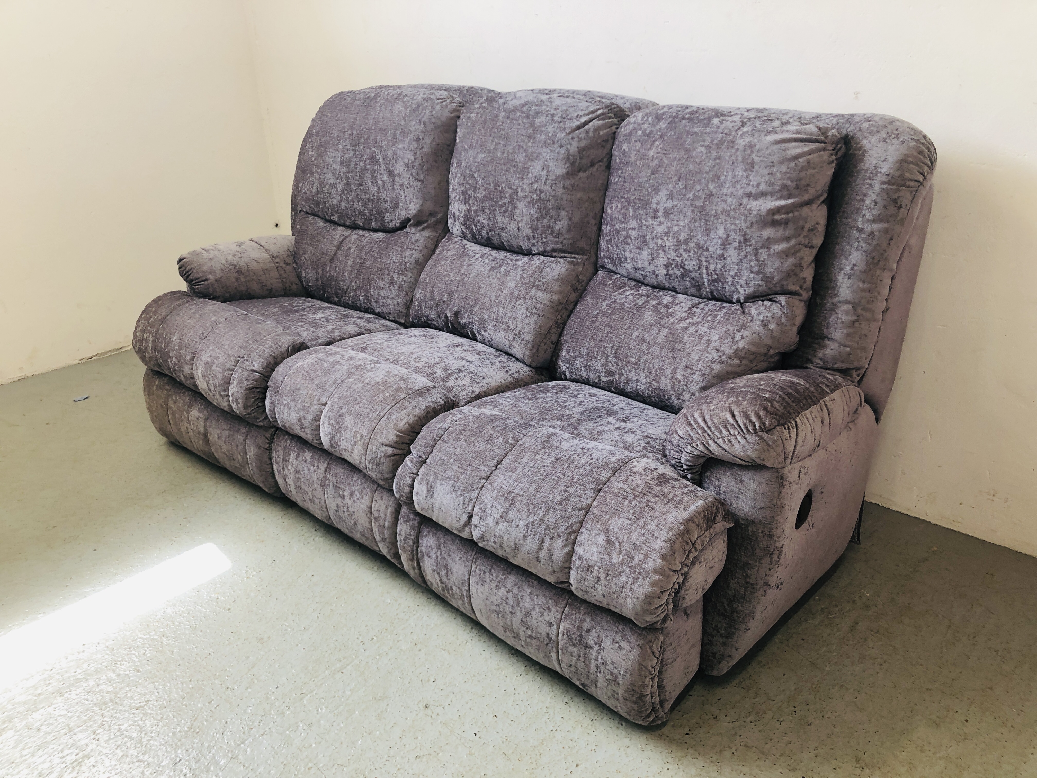 A MODERN DESIGNER 3 SEATER GREY SUEDE RECLINER SOFA - SOLD AS SEEN - Image 2 of 9