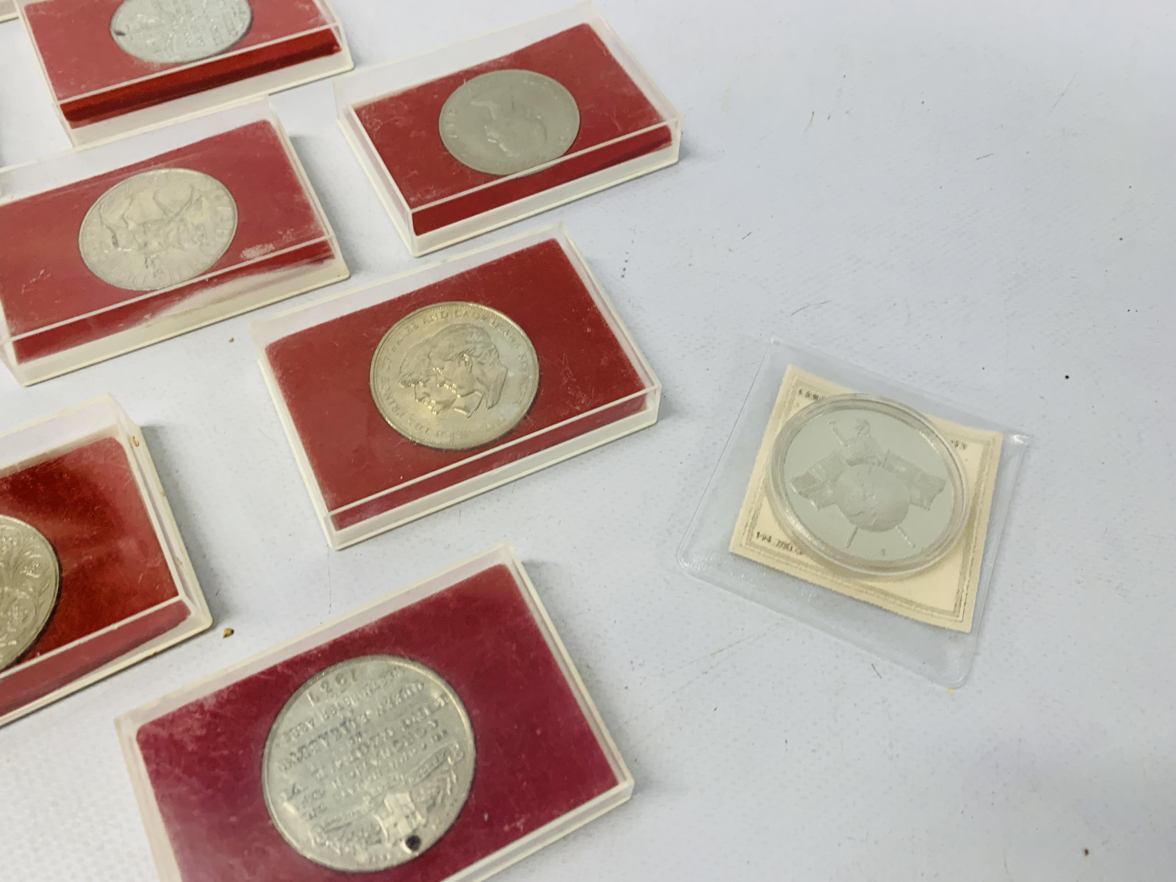 A SMALL COLLECTION OF COMMEMORATIVE COINS - Image 5 of 6