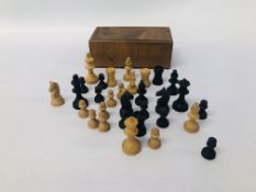 VINTAGE WOODEN TURNED CHESS PIECES