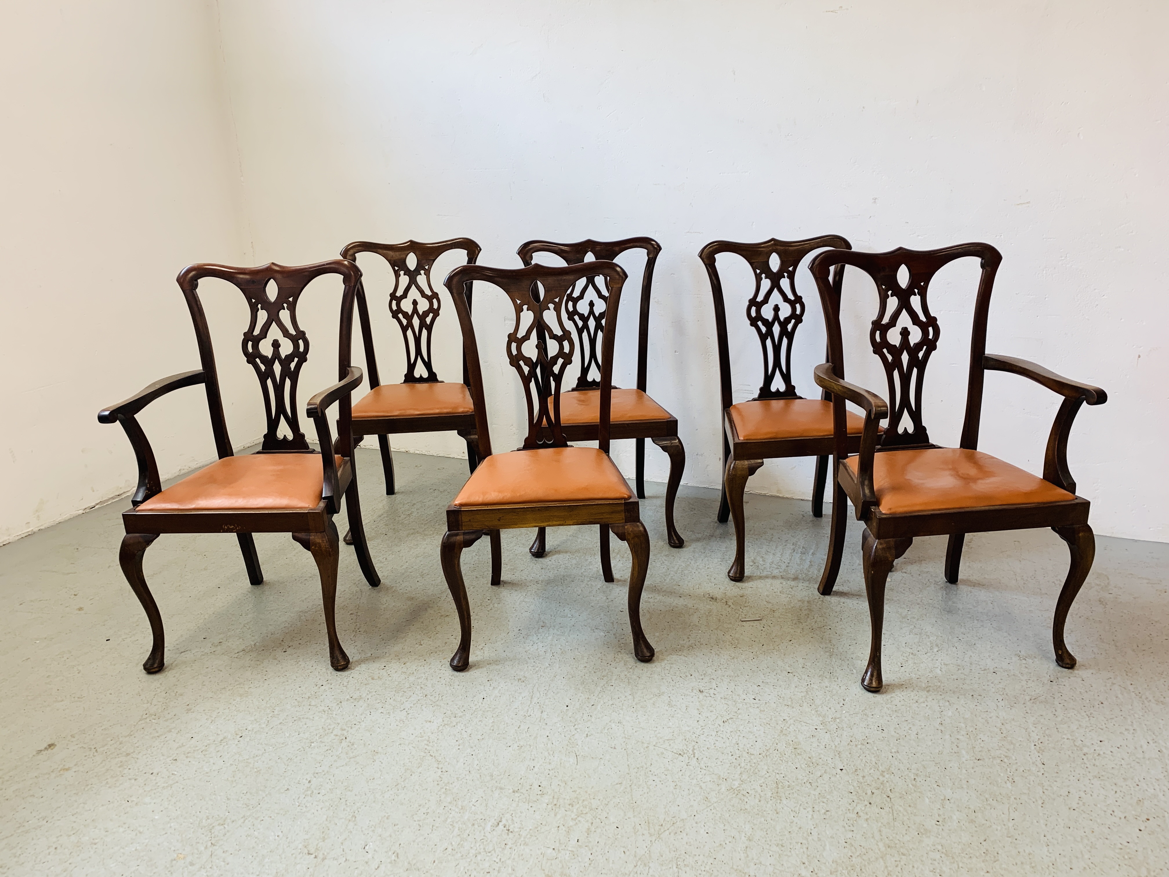 SET OF 6 MAHOGANY DINING CHAIRS (4 SIDE, 2 CARVER) WITH LEATHERETTE DROP IN SEATS, QUEEN ANN LEG,