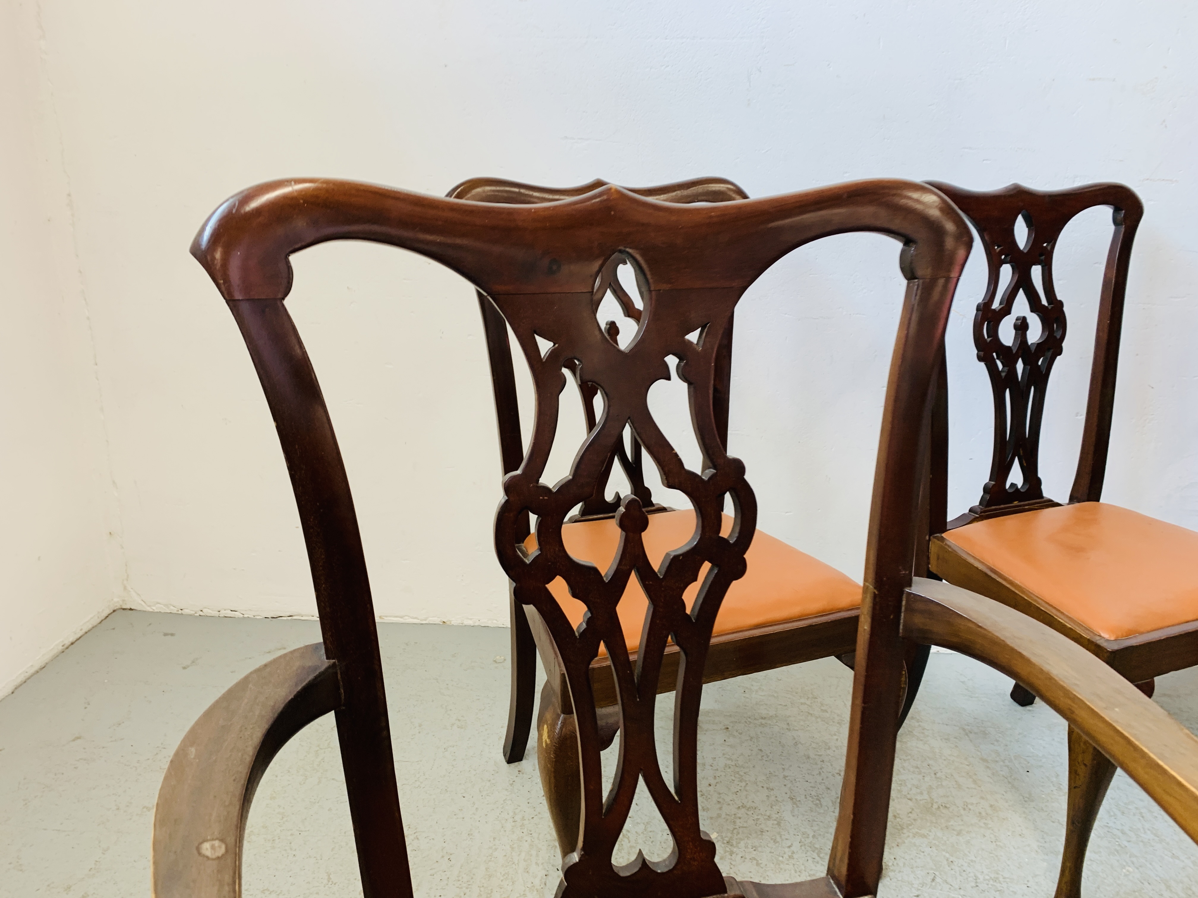 SET OF 6 MAHOGANY DINING CHAIRS (4 SIDE, 2 CARVER) WITH LEATHERETTE DROP IN SEATS, QUEEN ANN LEG, - Image 6 of 8