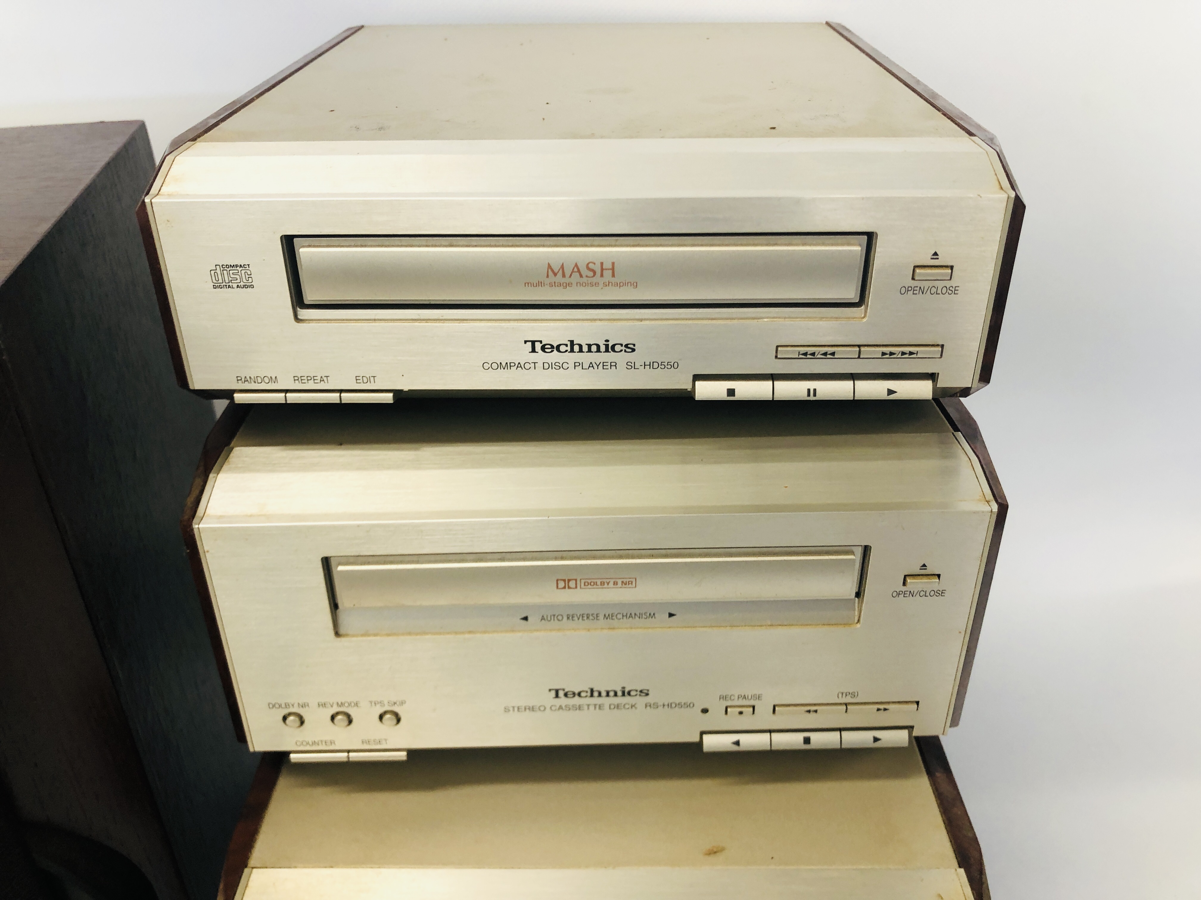 A TECHNICS STACKING HIFI AND SPEAKERS - SOLD AS SEEN - Bild 2 aus 6