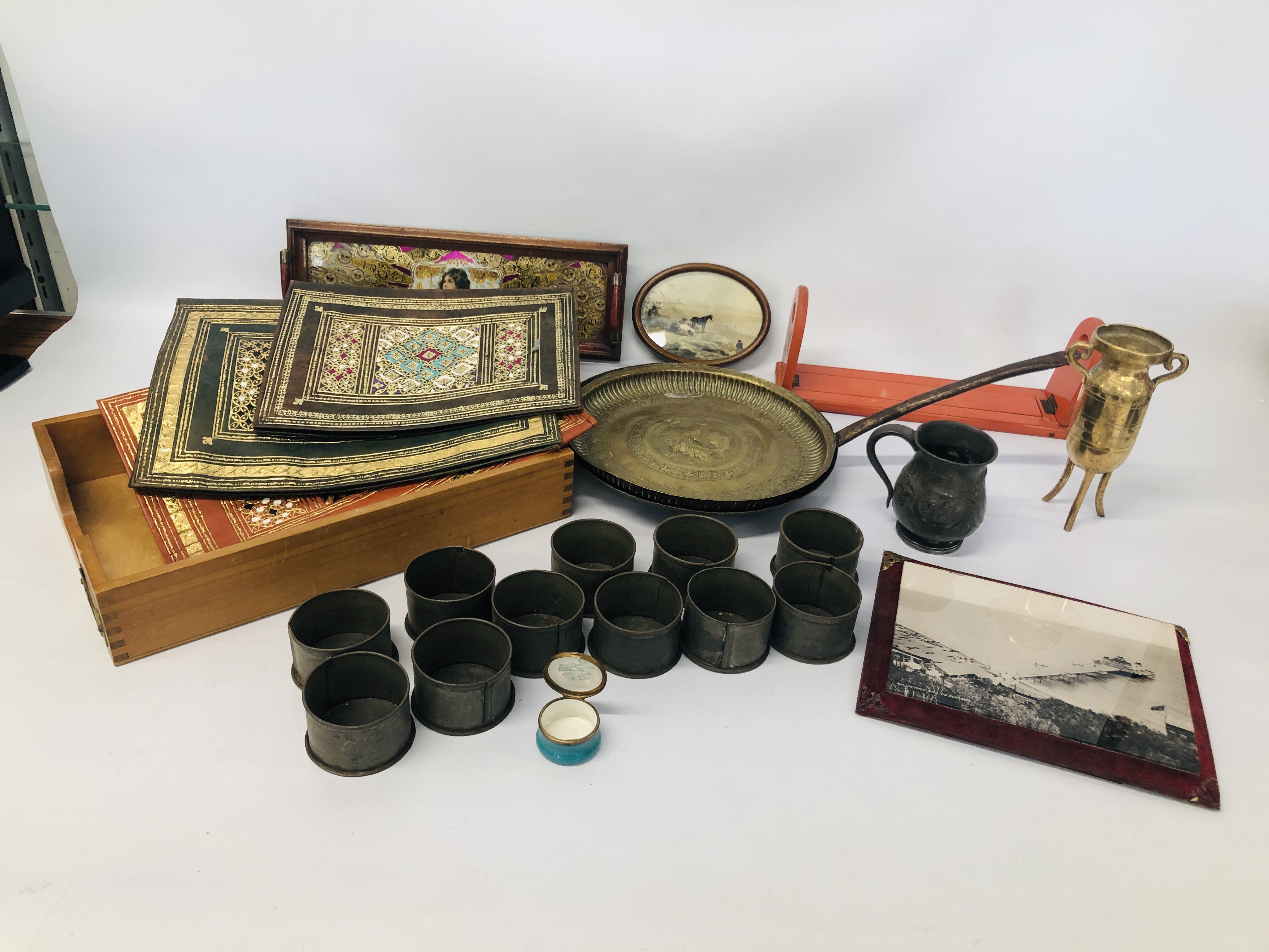QUANTITY OF ASSORTED COLLECTABLE'S TO INCLUDE BRASS DISH, PEWTER MUG, ENAMELLED TRINKET BOX,