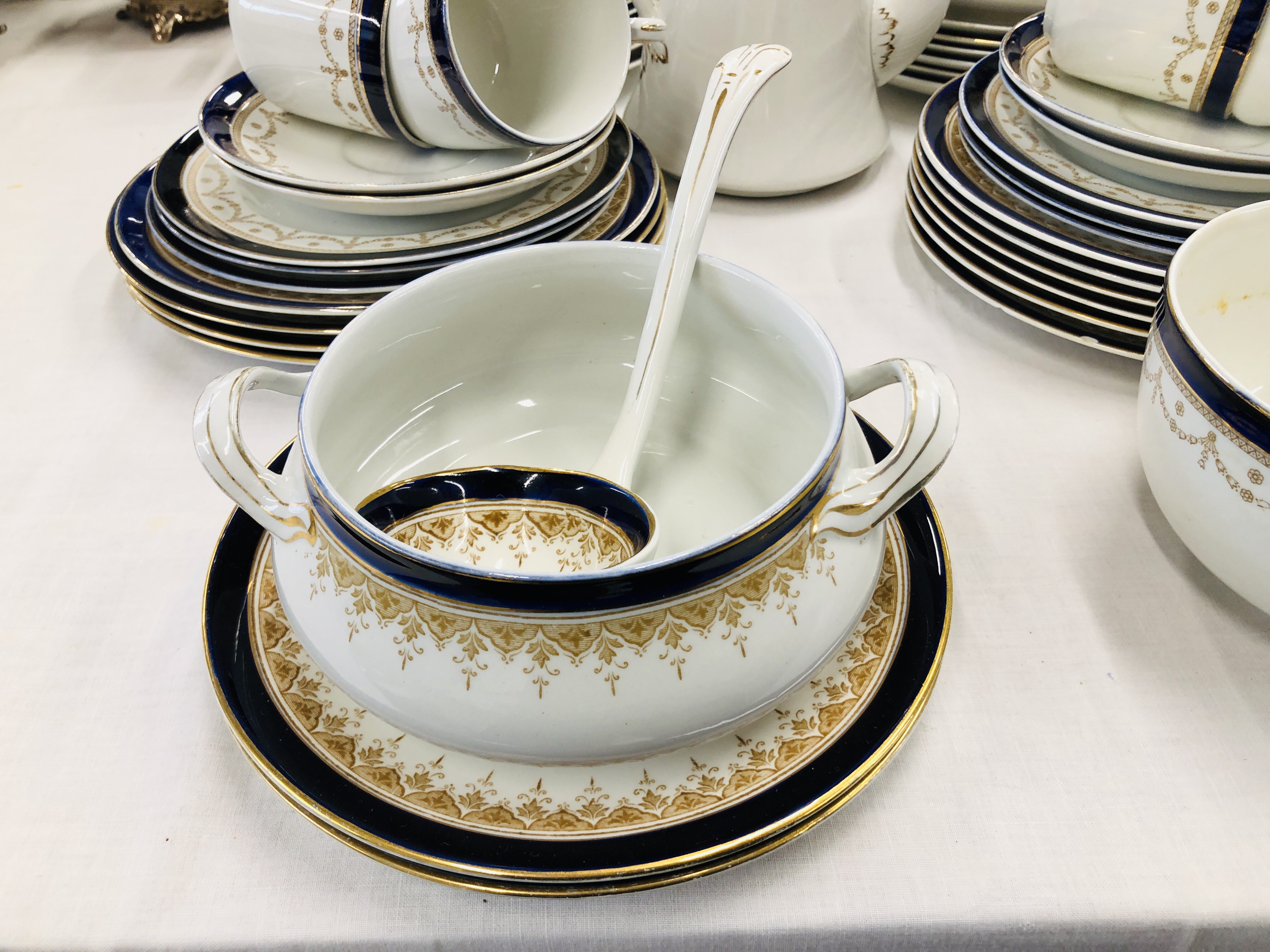 BLEU DU RAI DINNER AND TEAWARE APPROX 63 PIECES TO INCLUDE TUREENS, - Image 7 of 11