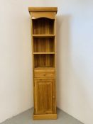 A FULL HEIGHT SOLID PINE BOOKSHELF WITH SINGLE DRAWER AND CABINET BASE