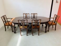 AN EXTENDING MAHOGANY OVAL EXTENDING DINING TABLE ON BALL AND CLAW FEET (2 EXTENSION LEAVES) WIND