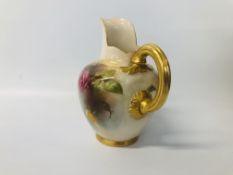 ROYAL WORCESTER JUG DECORATED WITH ROSES - H 13CM.