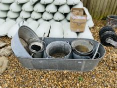 A VINTAGE GALVANISED TIN BATH, GALVANISED WATERING CAN,