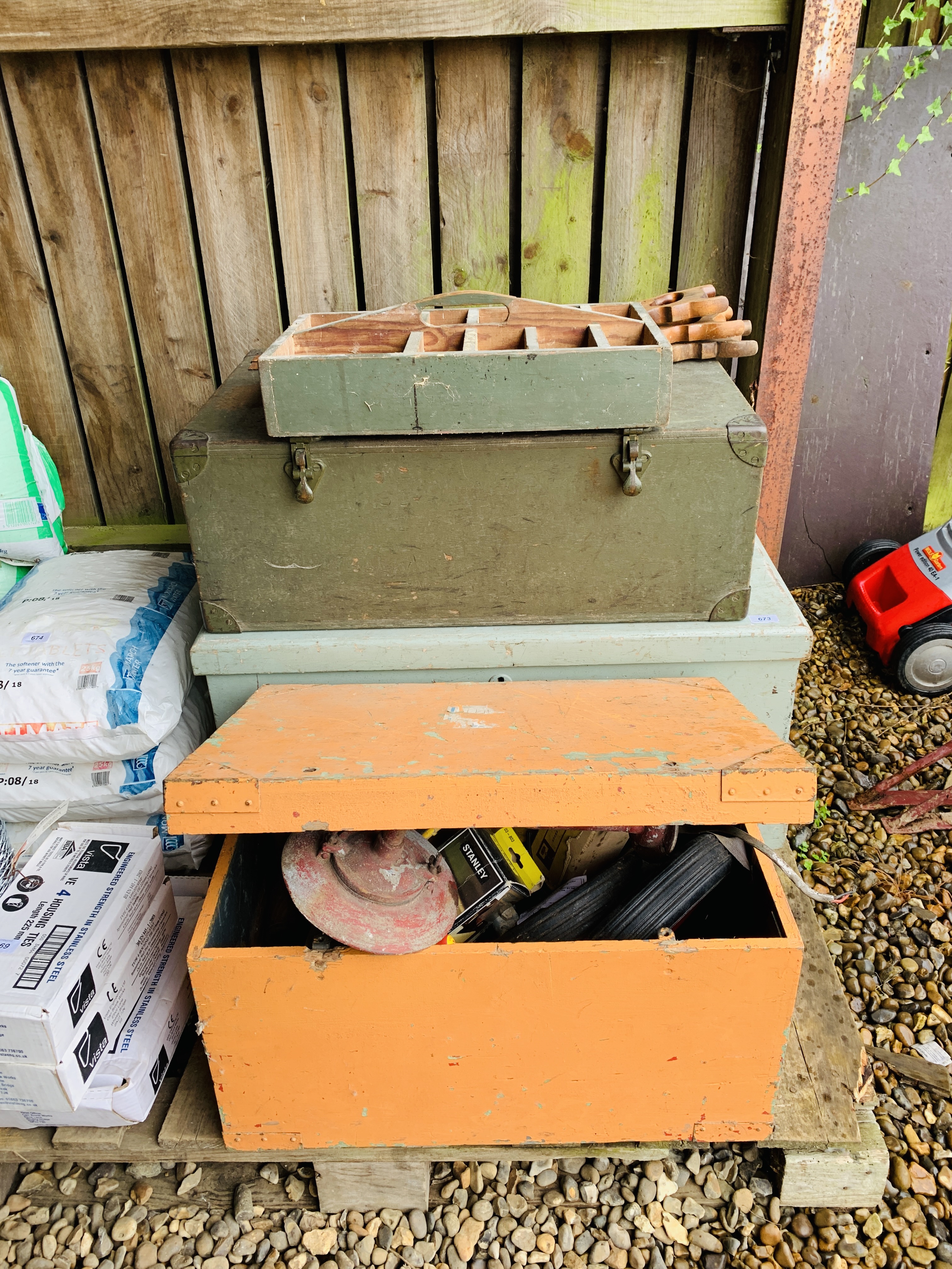 2 X VINTAGE TOOL CHESTS AND CONTENTS TO INCLUDE MISC.