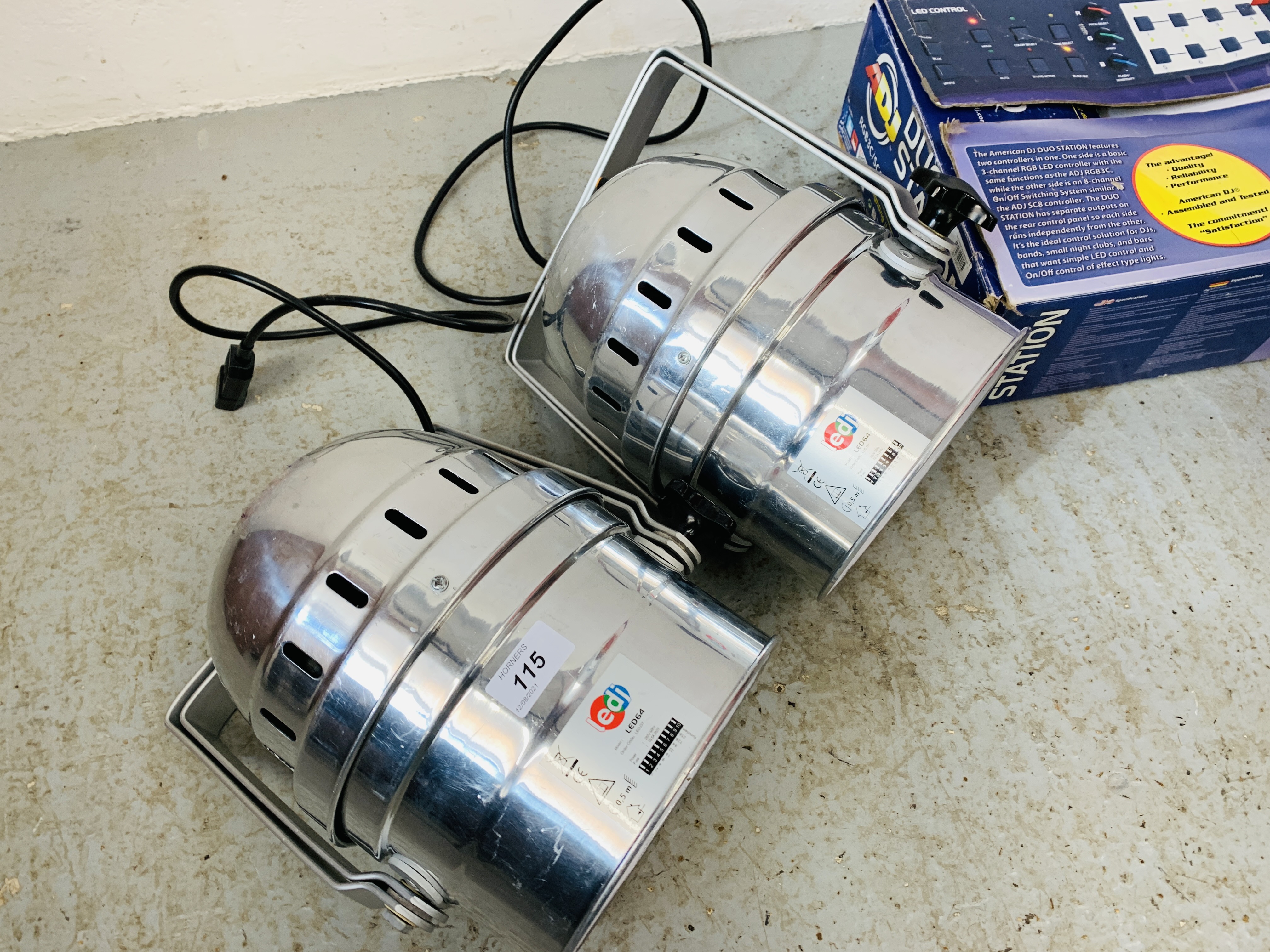 PAIR OF LEDJ LE6 64 STAGE LIGHTS + ADJ DUO STATION - SOLD AS SEEN - TRADE ONLY - Bild 3 aus 6