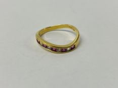 A PINK AND WHITE STONE SET RING MARKED 750