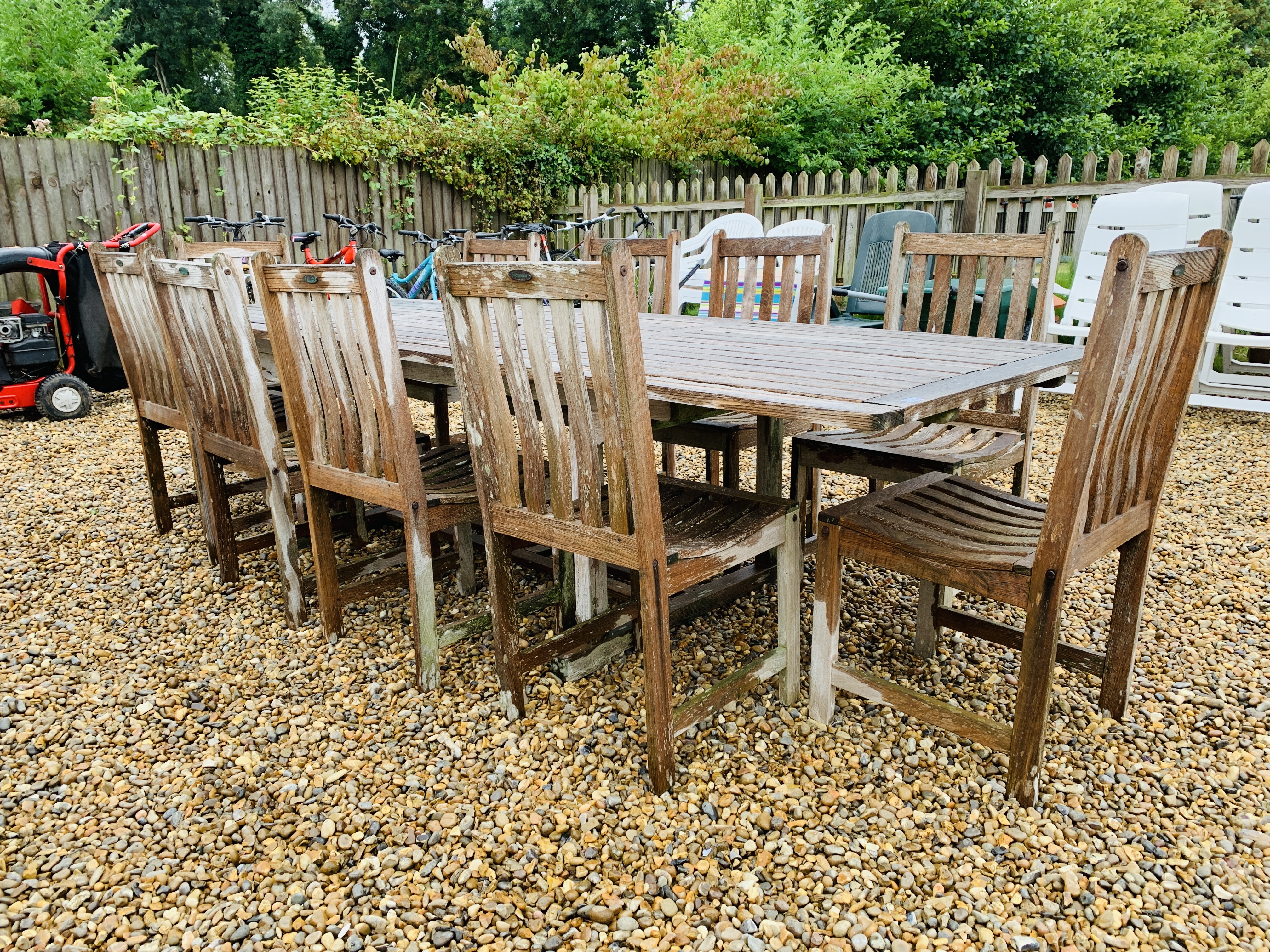 A WESTMINSTER TEAK EXTENDING GARDEN TABLE AND A SET OF TEN DINING CHAIRS PLUS 2 RECLINING SUN - Image 5 of 10