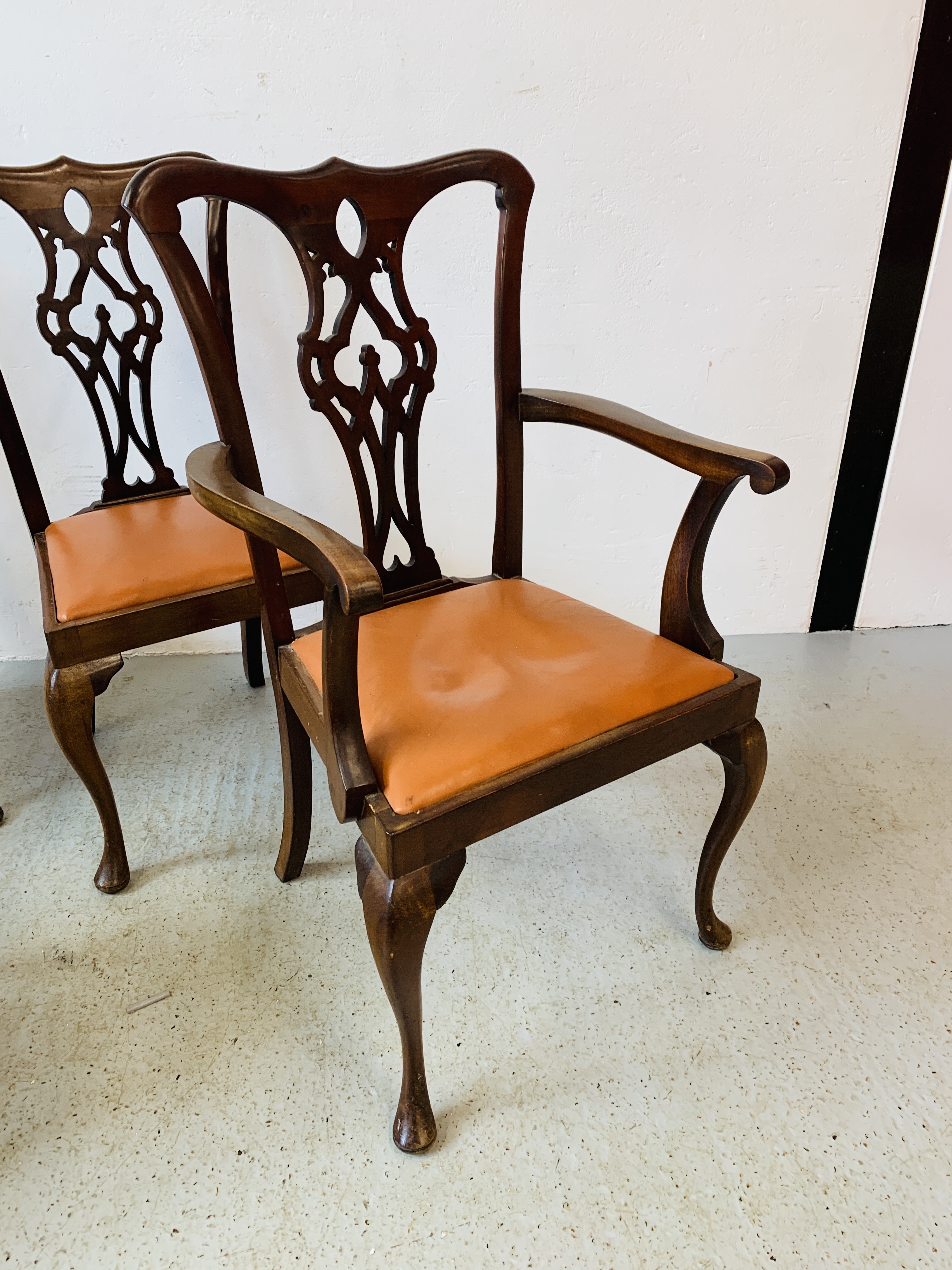 SET OF 6 MAHOGANY DINING CHAIRS (4 SIDE, 2 CARVER) WITH LEATHERETTE DROP IN SEATS, QUEEN ANN LEG, - Image 2 of 8