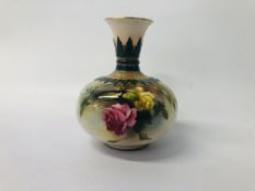 ROYAL WORCESTER FOUR LOBED VASE DECORATED WITH ROSES - H 10CM ALONG WITH A ROYAL WORCESTER SQUAT