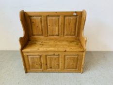 A SMALL PINE PEW WITH STORAGE SEAT 90CM X 34CM X 91CM.