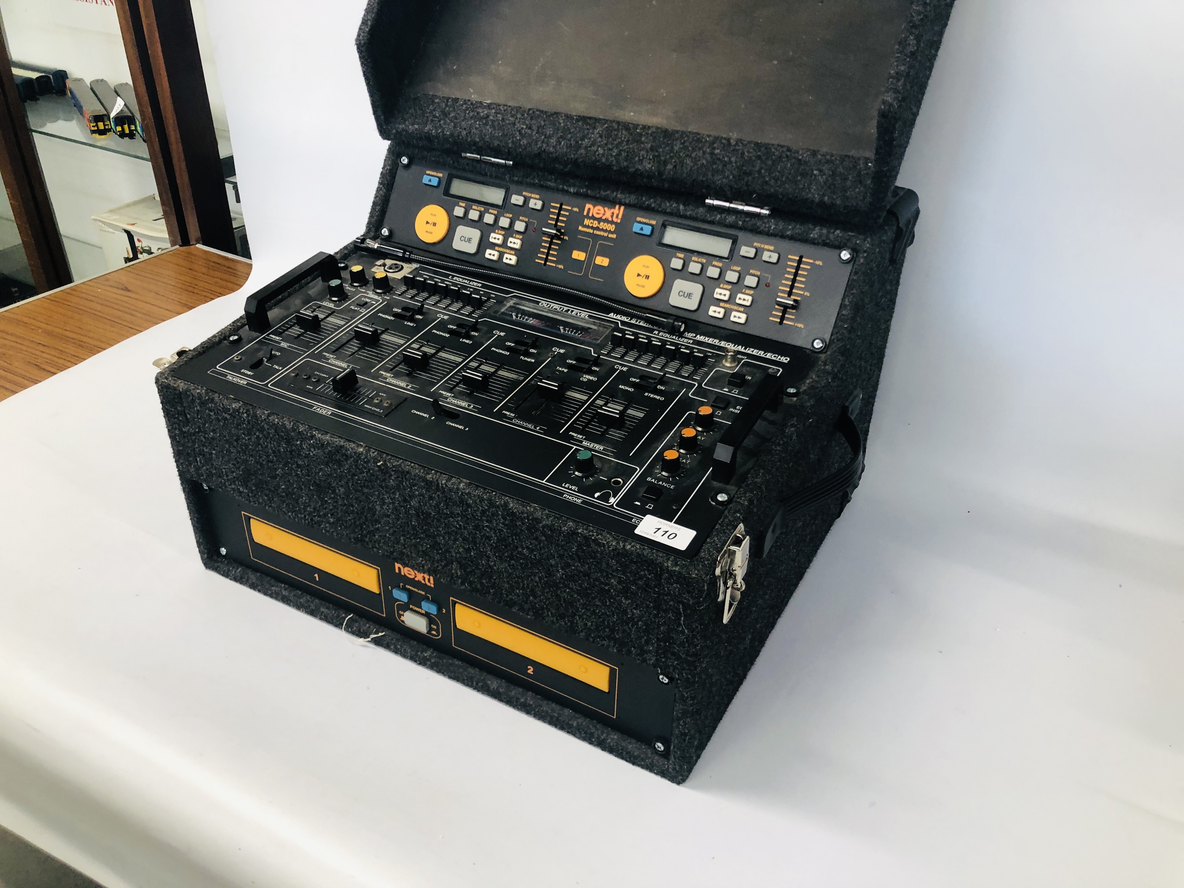 A CASED NEXT NCD - 5000 REMOTE CONTROL UNIT WITH AUDIO STEREO PRE-AMP MIXER / EQUILIZER / ECHO - Bild 4 aus 6