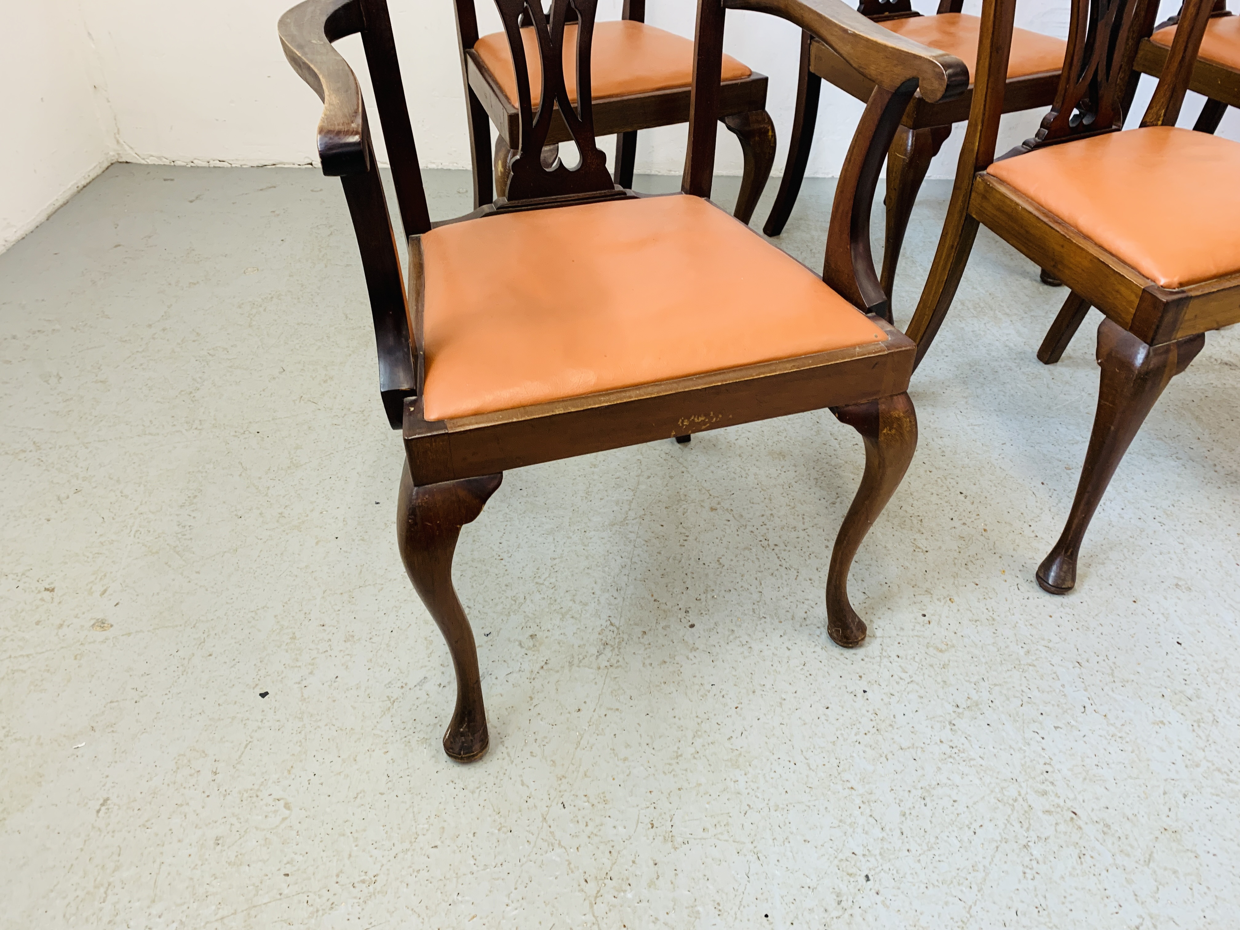 SET OF 6 MAHOGANY DINING CHAIRS (4 SIDE, 2 CARVER) WITH LEATHERETTE DROP IN SEATS, QUEEN ANN LEG, - Image 5 of 8