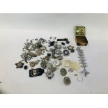 TIN OF ASSORTED VINTAGE POLICE AND AMBULANCE BADGES AND BUTTON ETC