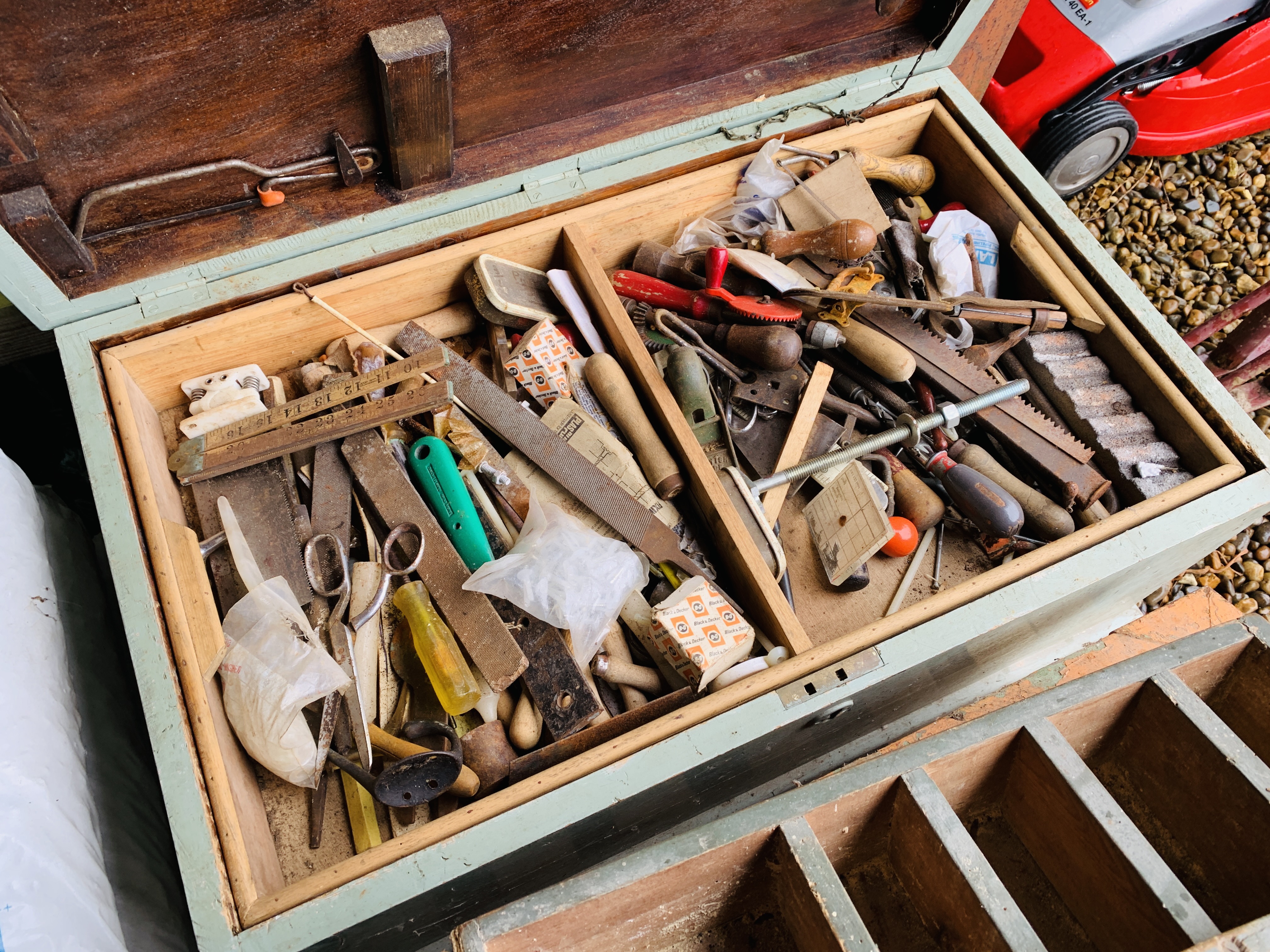 2 X VINTAGE TOOL CHESTS AND CONTENTS TO INCLUDE MISC. - Image 8 of 9