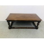 A GOOD QUALITY SOLID OAK RECTANGULAR COFFEE TABLE, LENGTH 107CM, WIDTH 54CM,