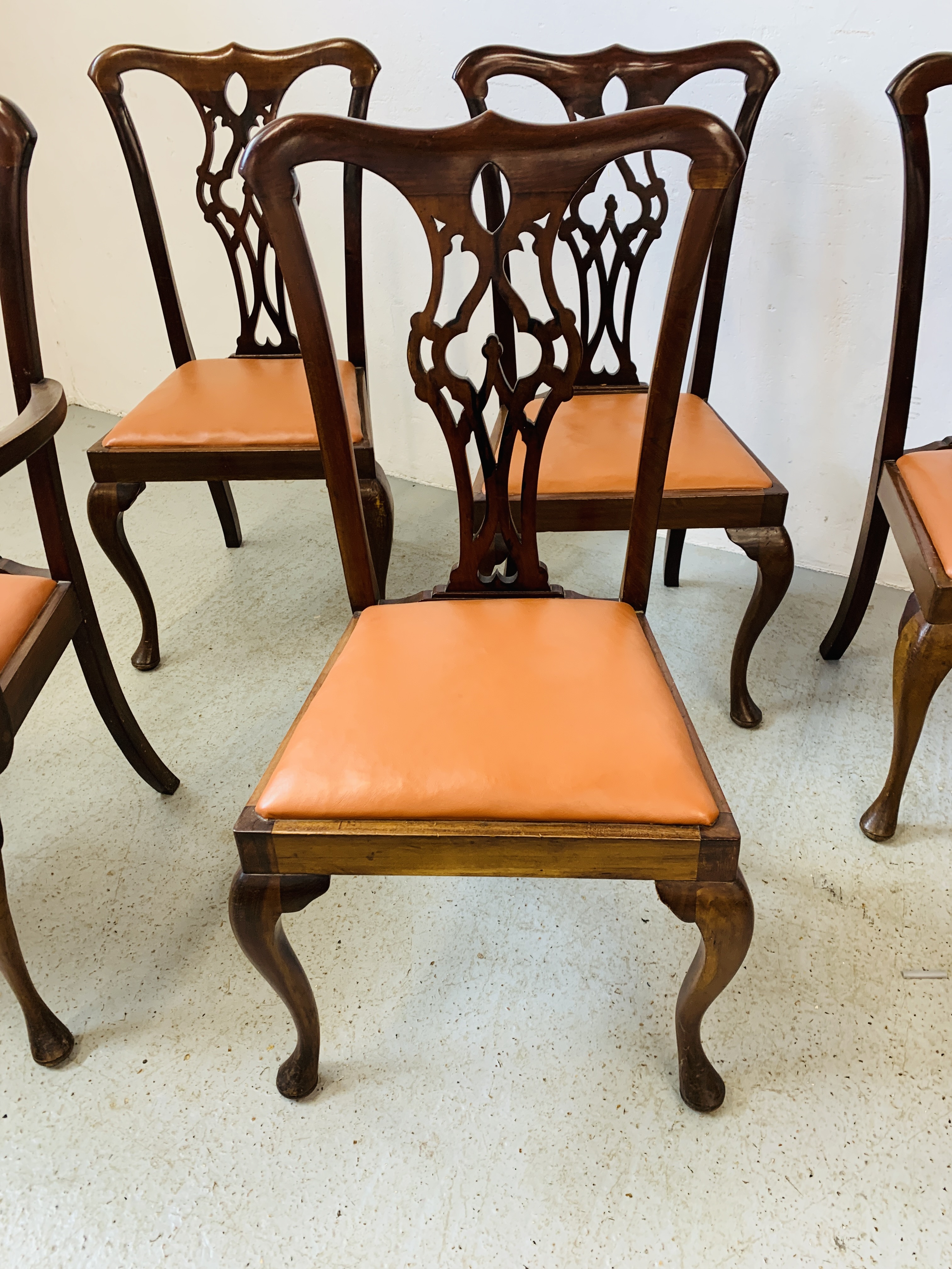 SET OF 6 MAHOGANY DINING CHAIRS (4 SIDE, 2 CARVER) WITH LEATHERETTE DROP IN SEATS, QUEEN ANN LEG, - Image 3 of 8