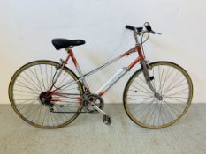 A LADIES TOWNSEND CARAVELL 10 SPEED BICYCLE