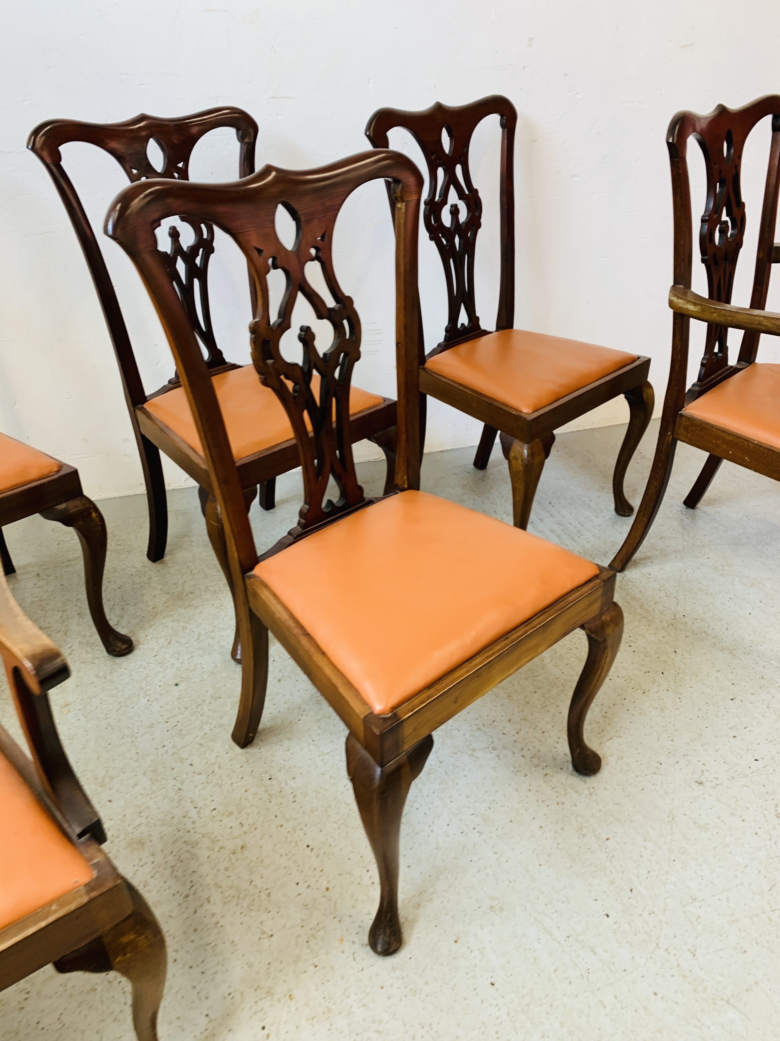 SET OF 6 MAHOGANY DINING CHAIRS (4 SIDE, 2 CARVER) WITH LEATHERETTE DROP IN SEATS, QUEEN ANN LEG, - Image 4 of 8