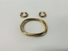 A 9CT TRI COLOUR GOLD HINGED BANGLE AND PAIR OF MATCHING EARRINGS