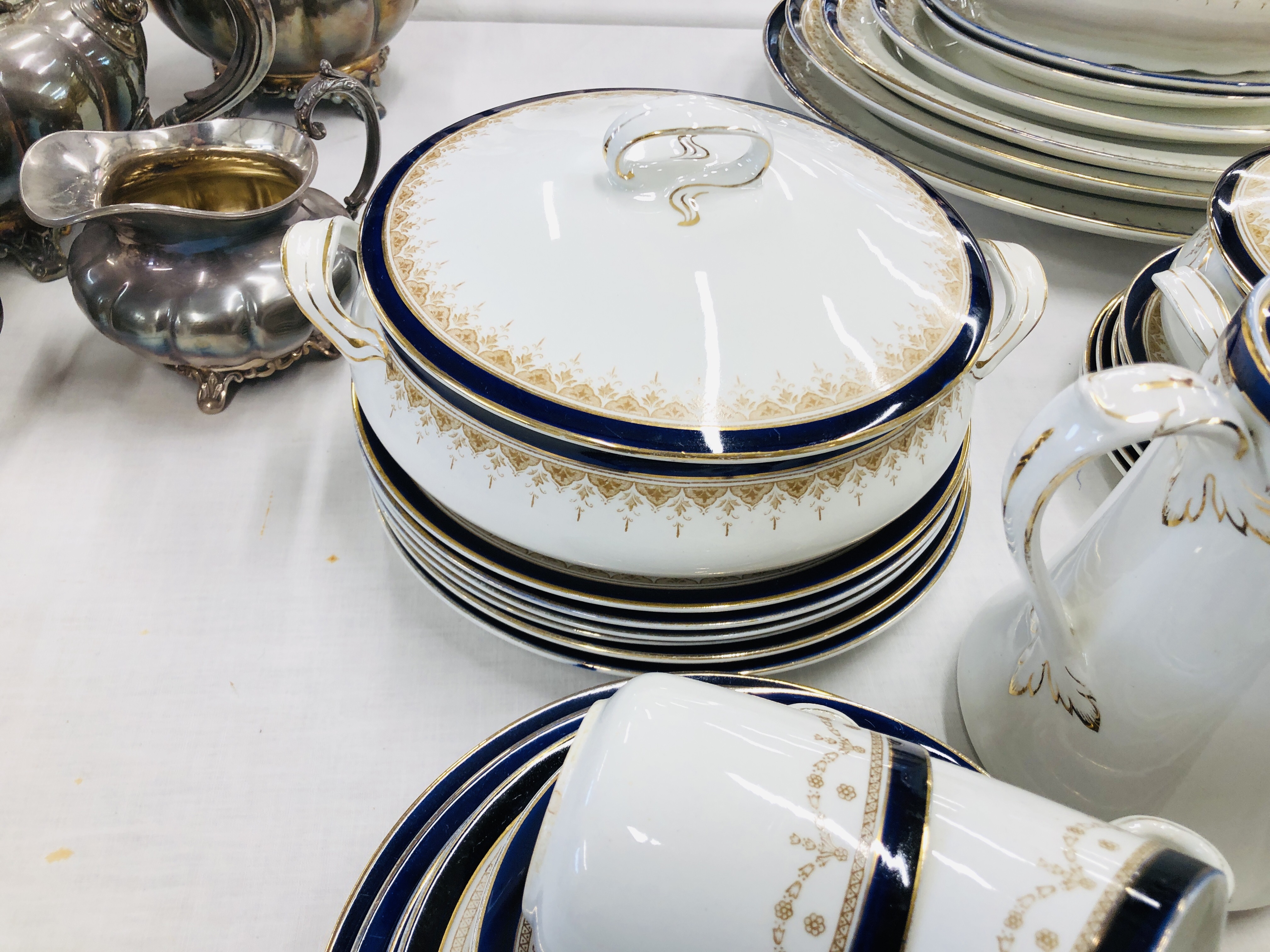 BLEU DU RAI DINNER AND TEAWARE APPROX 63 PIECES TO INCLUDE TUREENS, - Image 5 of 11