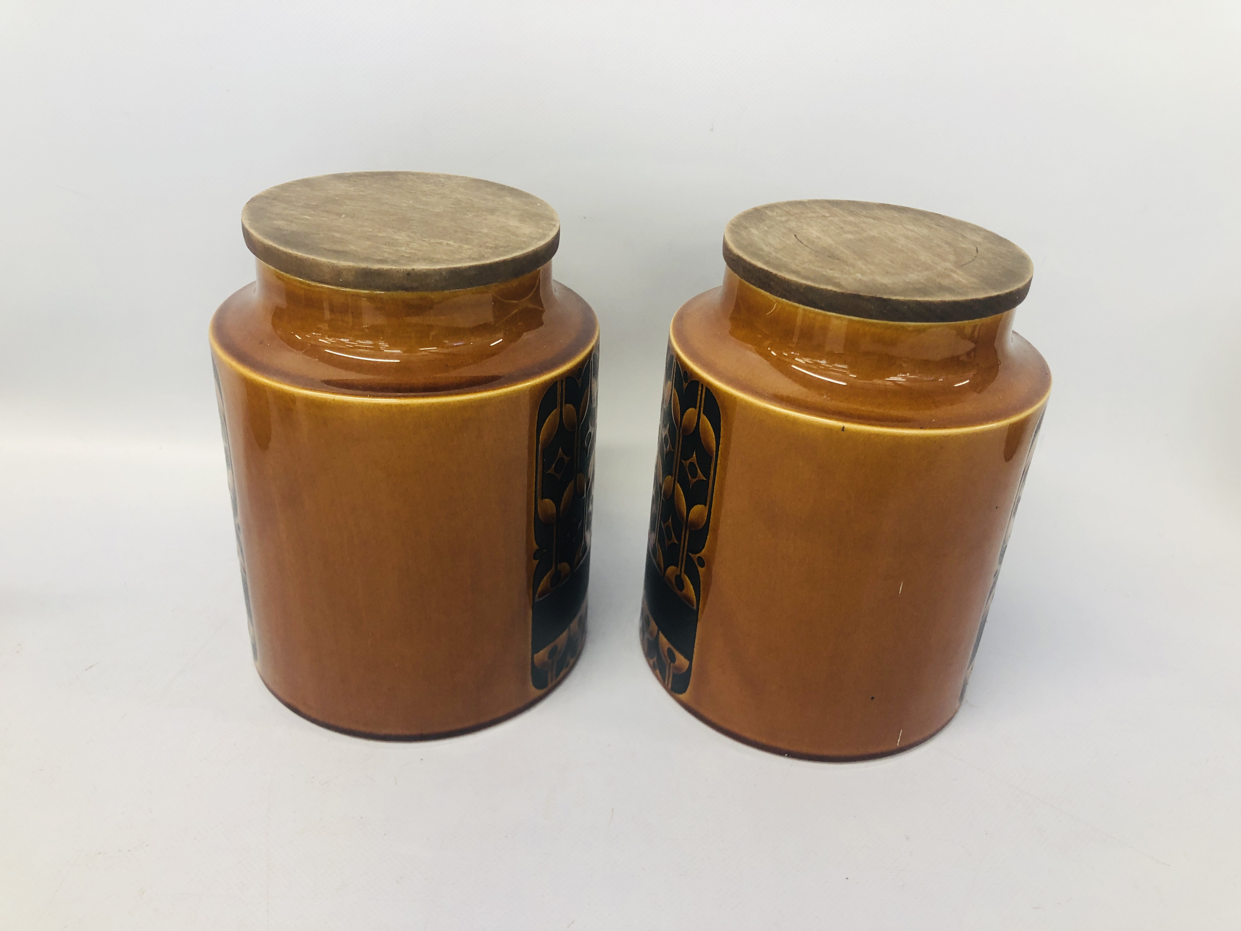 2 X HORNSEA STORAGE JARS "BISCUITS" AND "FLOUR", 2 TERRACOTTA STORAGE JARS, JUG & OIL & VINEGAR, T. - Image 9 of 13