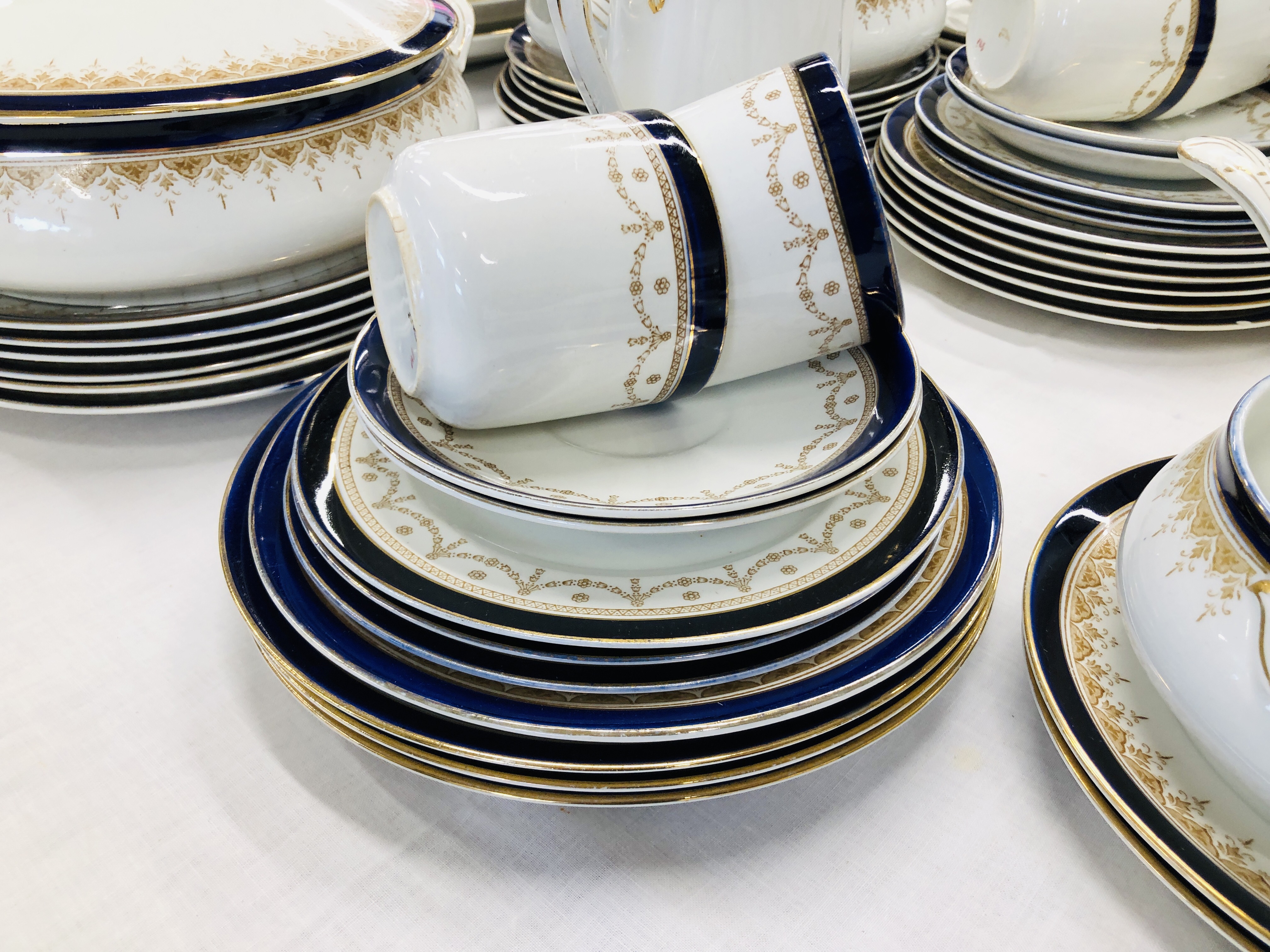 BLEU DU RAI DINNER AND TEAWARE APPROX 63 PIECES TO INCLUDE TUREENS, - Image 6 of 11