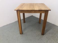 AN OAK BLOCK TOP SQUARE DINING TABLE - 75CM X 75CM X 75CM.