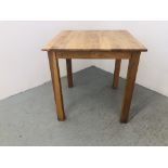 AN OAK BLOCK TOP SQUARE DINING TABLE - 75CM X 75CM X 75CM.