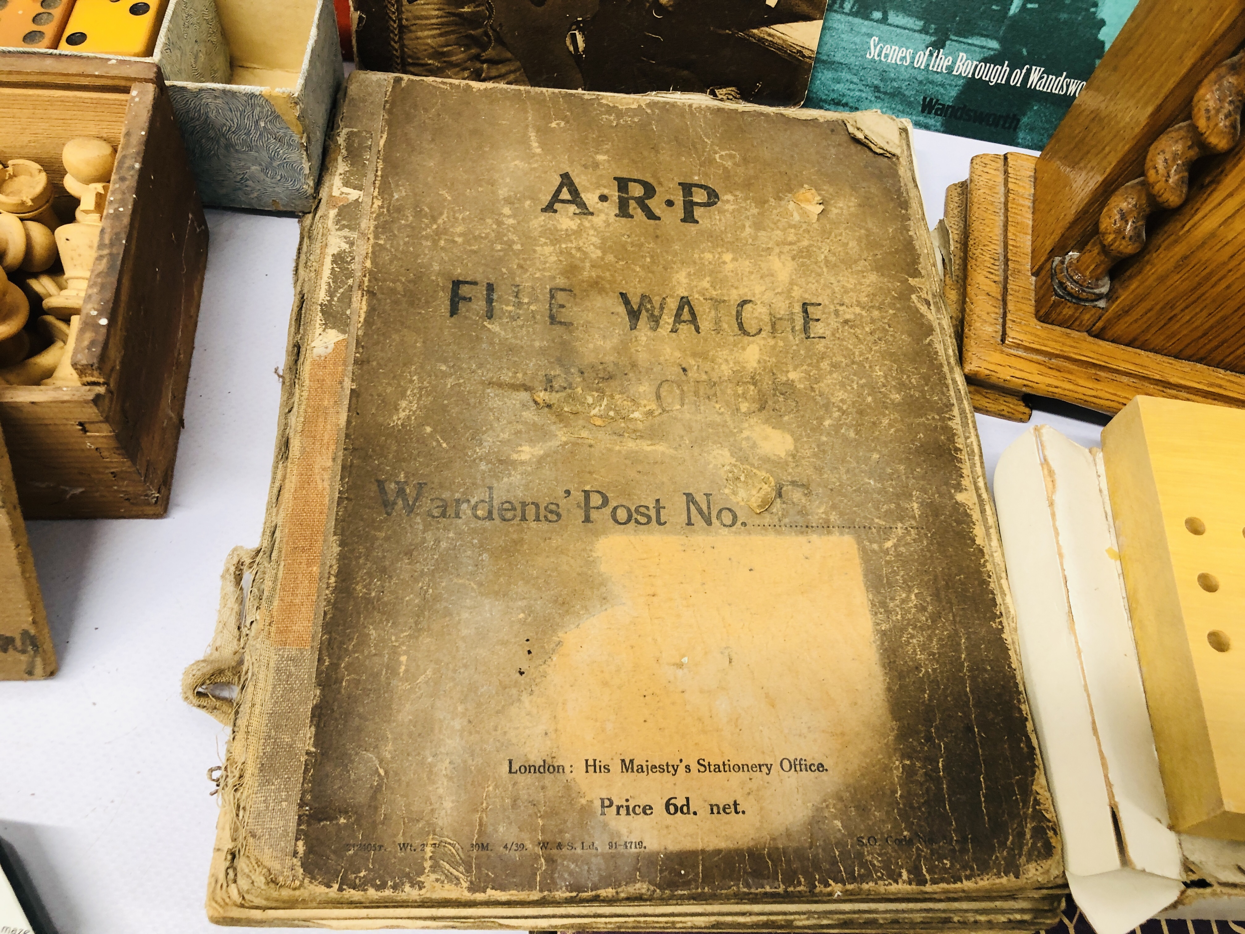 A GROUP OF MISC. COLLECTABLE'S AND EPHEMERA TO INCLUDE A.R.P. - Image 6 of 14