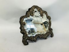 AN ORNATE SHAPED SILVER FRAMED MIRROR WITH BEVELLED PLATE GLASS H 31CM,