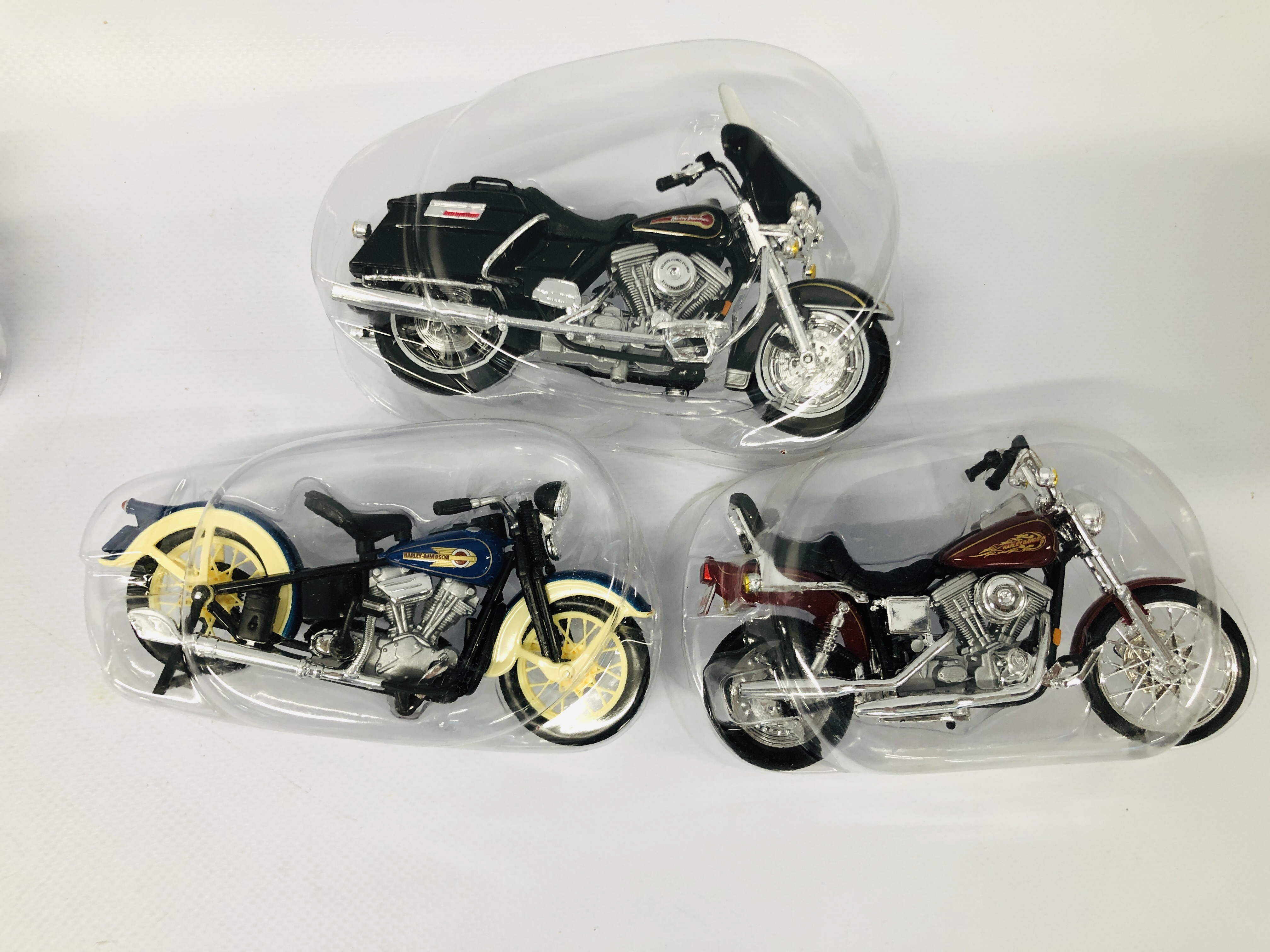 A COMPLETE SET OF 24 HARLEY DAVIDSON MODEL MOTORCYCLES "THE LEGENDS COLLECTION" - Image 5 of 9