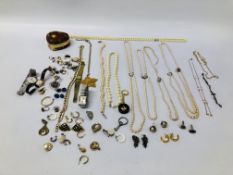 BOX OF ASSORTED COSTUME JEWELLERY AND WRIST WATCHES ALONG WITH AN ART DECO STYLE BUTTERFLY BROOCH