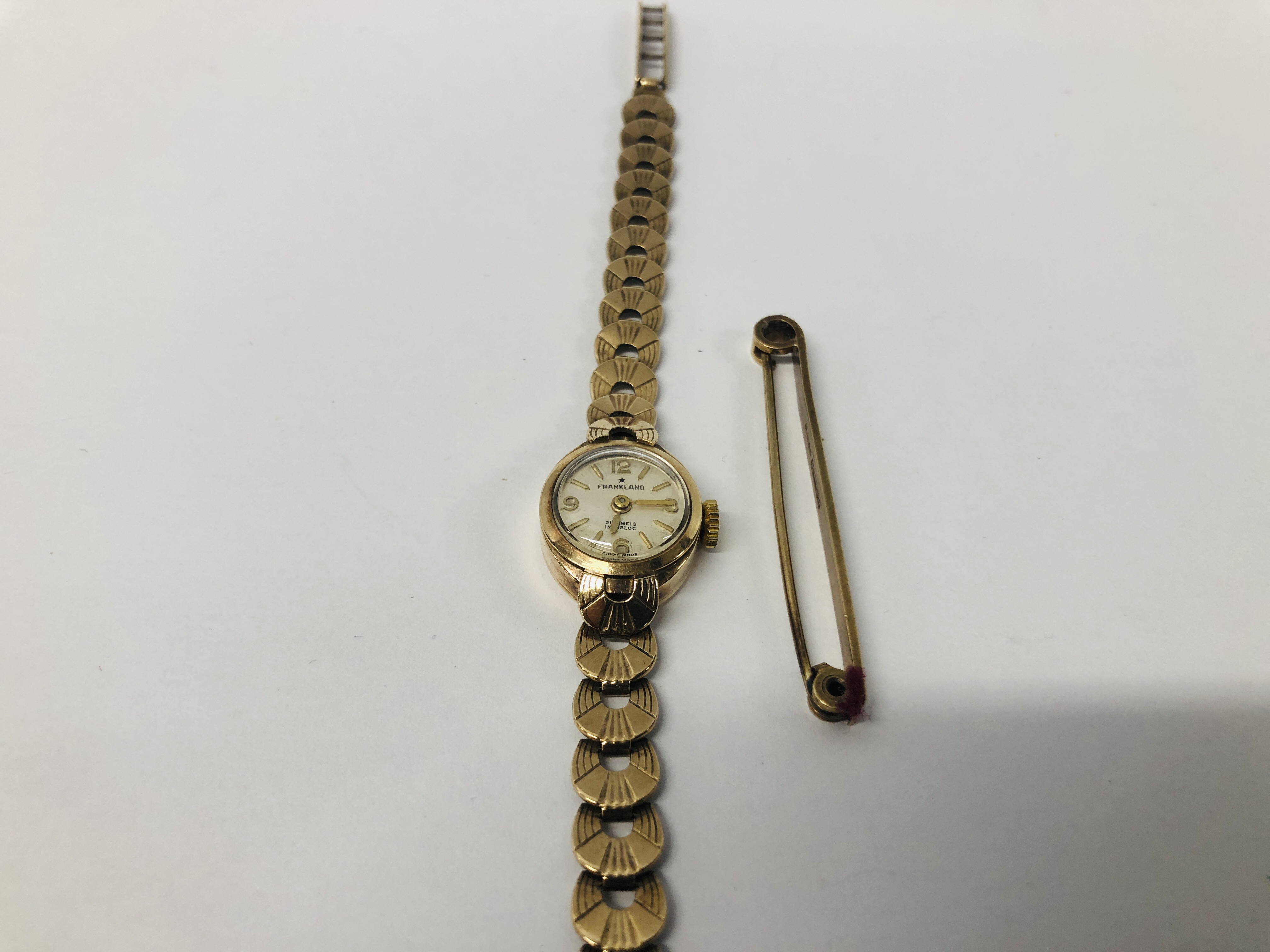A LADIES 9CT GOLD CASED FRANKLAND WRIST WATCH ON 9CT GOLD BRACELET STRAP ALONG WITH A 9CT GOLD BAR - Image 5 of 14