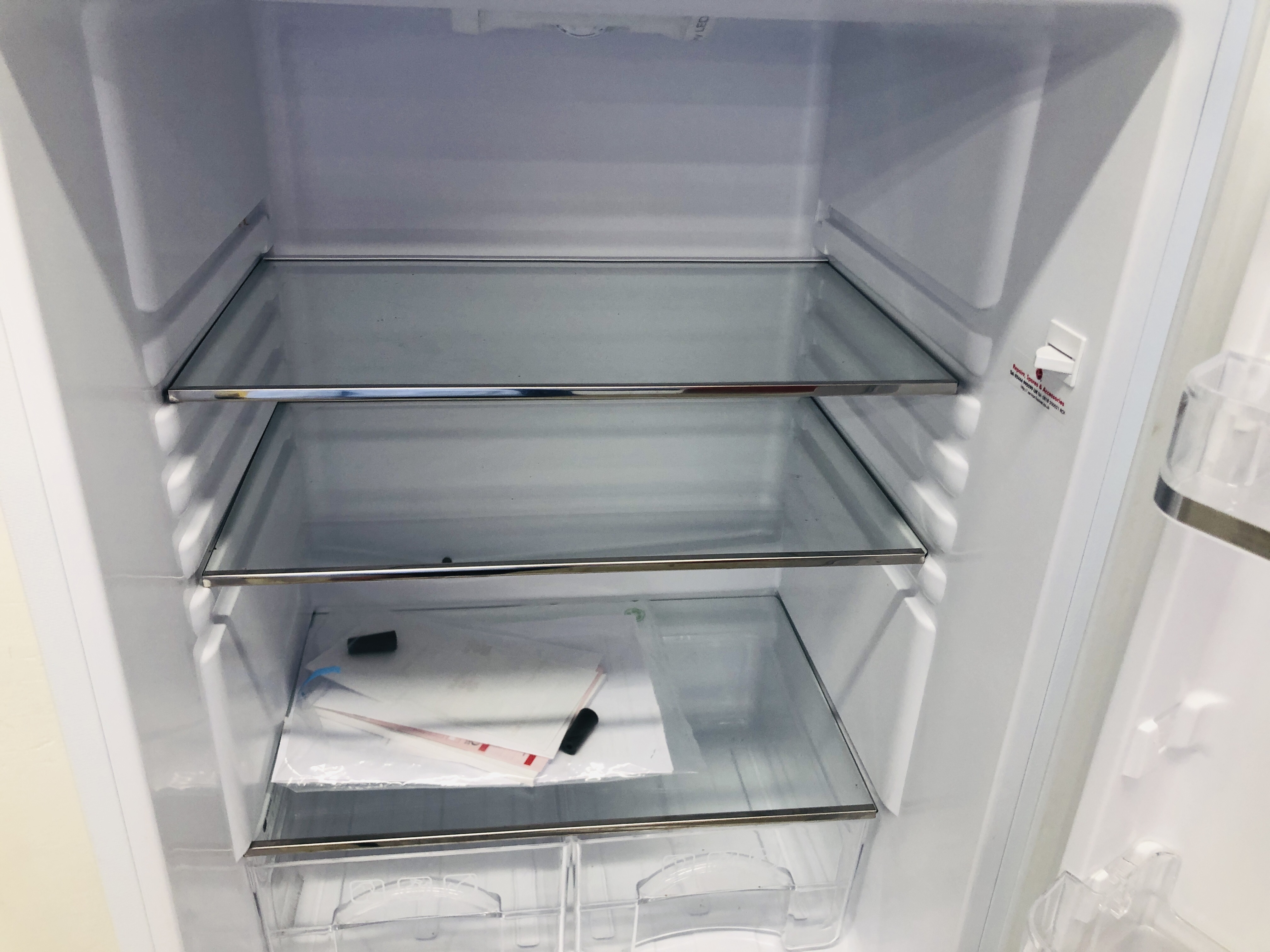 A HOOVER FRIDGE FREEZER - SOLD AS SEEN - Image 4 of 8