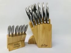 A KNIFE BLOCK SET CONTAINING 14 KNIVES MADE BY JEAN PATRIQUE MASTER GOURMET ALONG WITH 6 JEAN
