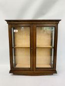 A SMALL MAHOGANY WALL MOUNTED 2 DOOR DISPLAY CABINET, WIDTH 50CM, DEPTH 19CM, HEIGHT 56CM,