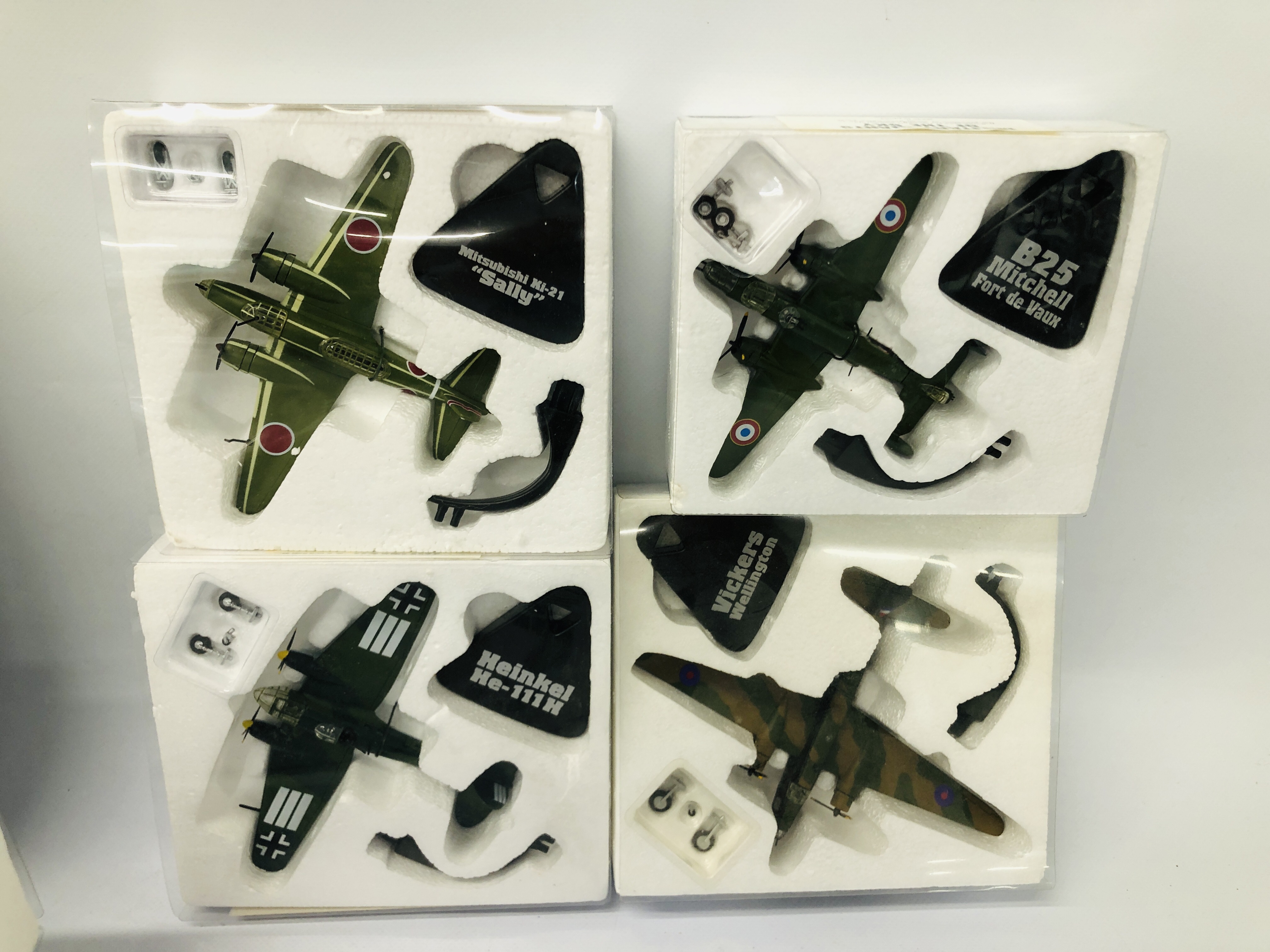 A COLLECTION OF 25 "MILITARY GIANTS OF THE SKY" MODEL FIGHTER AIRCRAFT WITH STANDS (BOXED) - Image 4 of 10