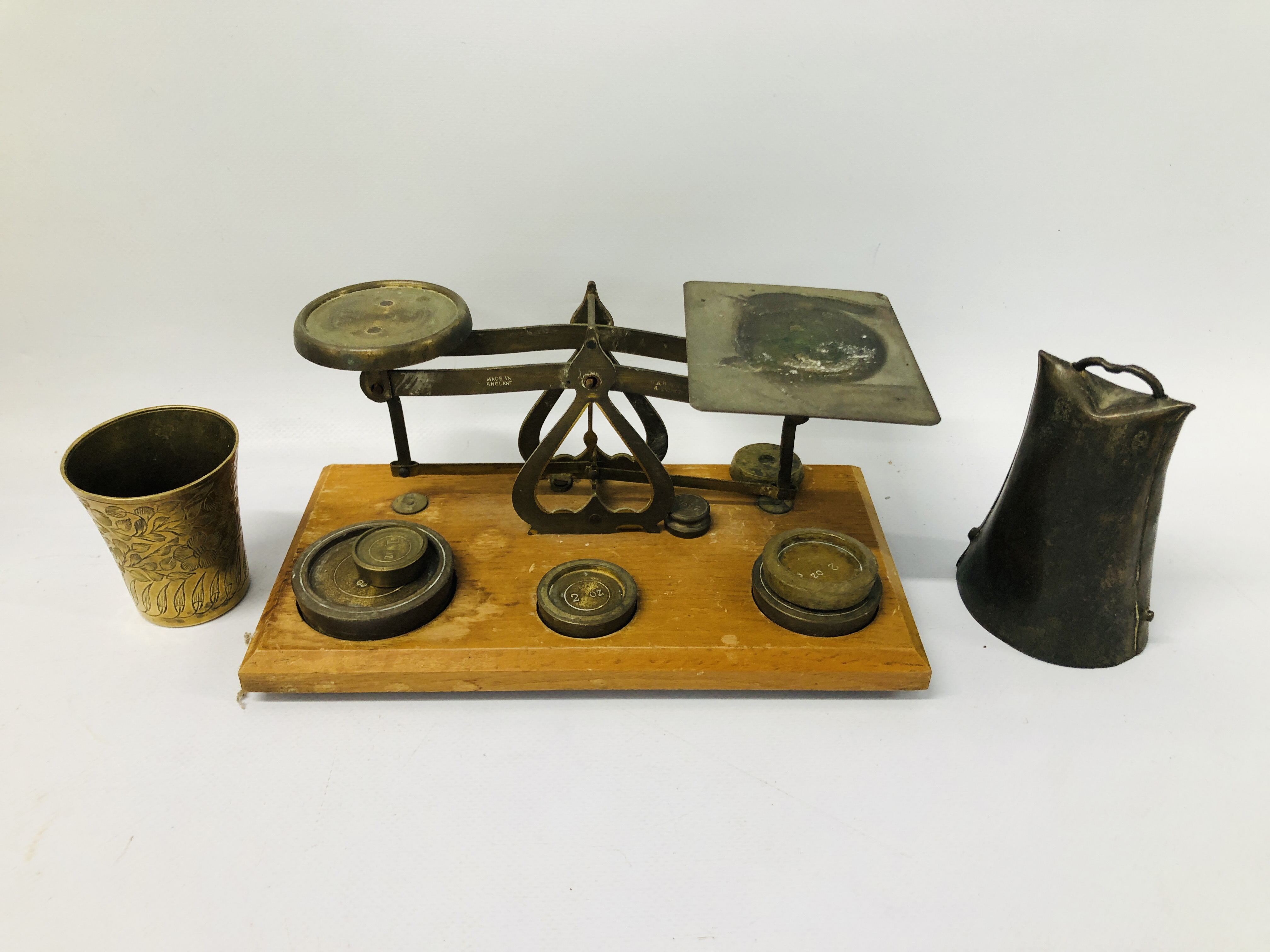MIXED BRASS AND COPPER TO INCLUDE OIL LAMPS, LAMPS, STOVE, TRIVET, WATERING CAN, SCALES, CUPS, - Image 14 of 27