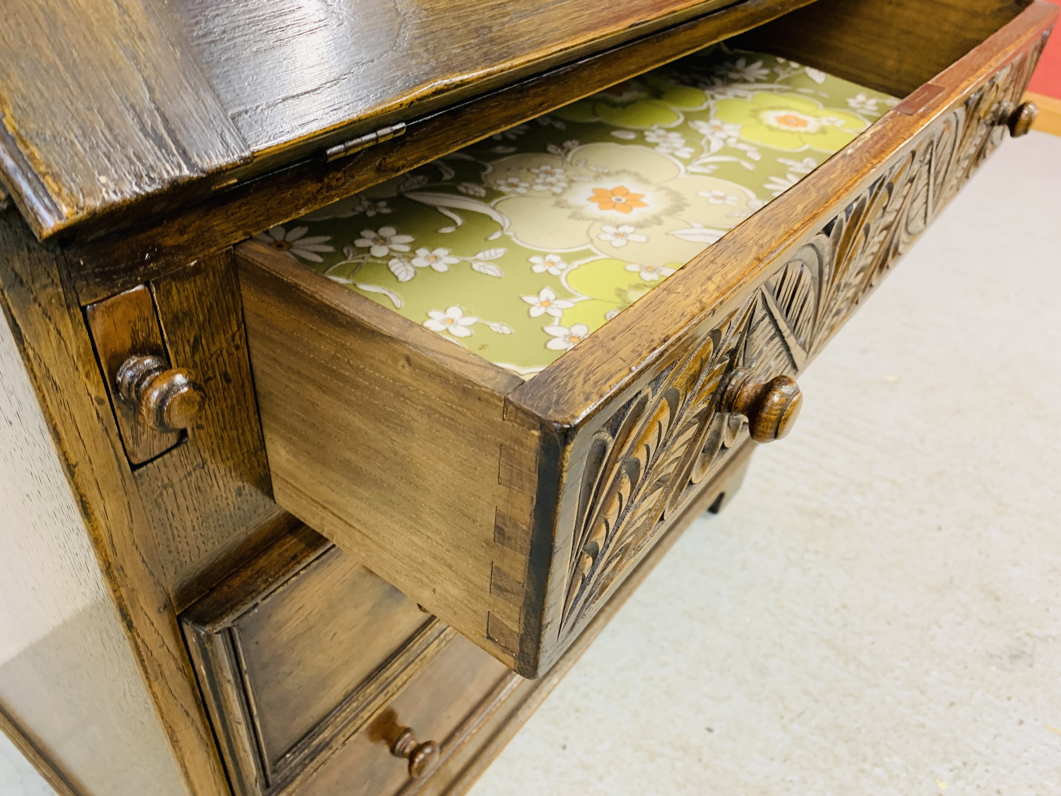 GOOD QUALITY REPRODUCTION OAK THREE DRAWER BUREAU WITH WELL FITTED INTERIOR - W 85CM. D 48CM. - Image 10 of 10