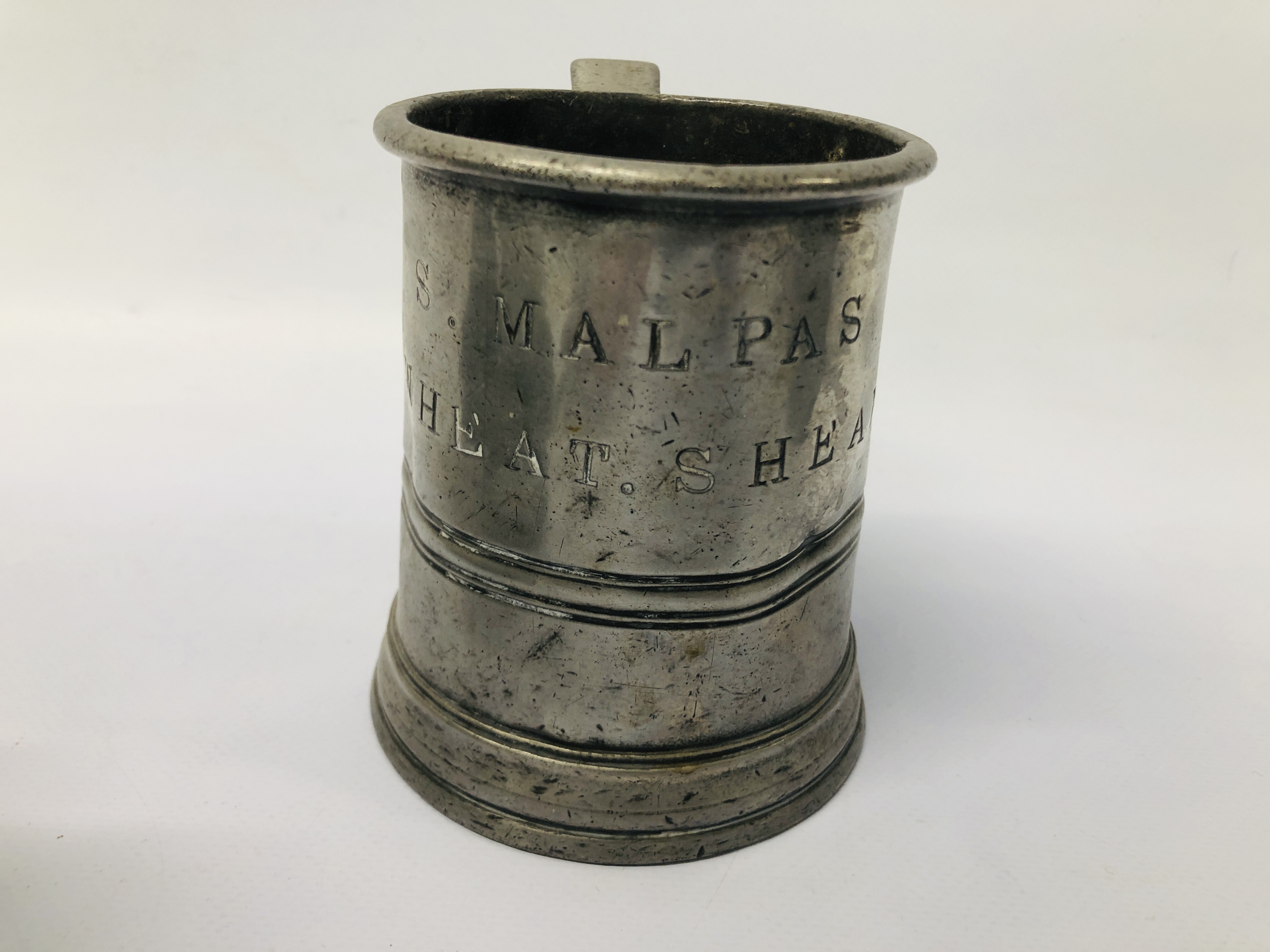 A GROUP OF FIVE VINTAGE PEWTER MEASURING TANKARDS TO INCLUDE S. MALPAS WHEAT. - Image 4 of 5