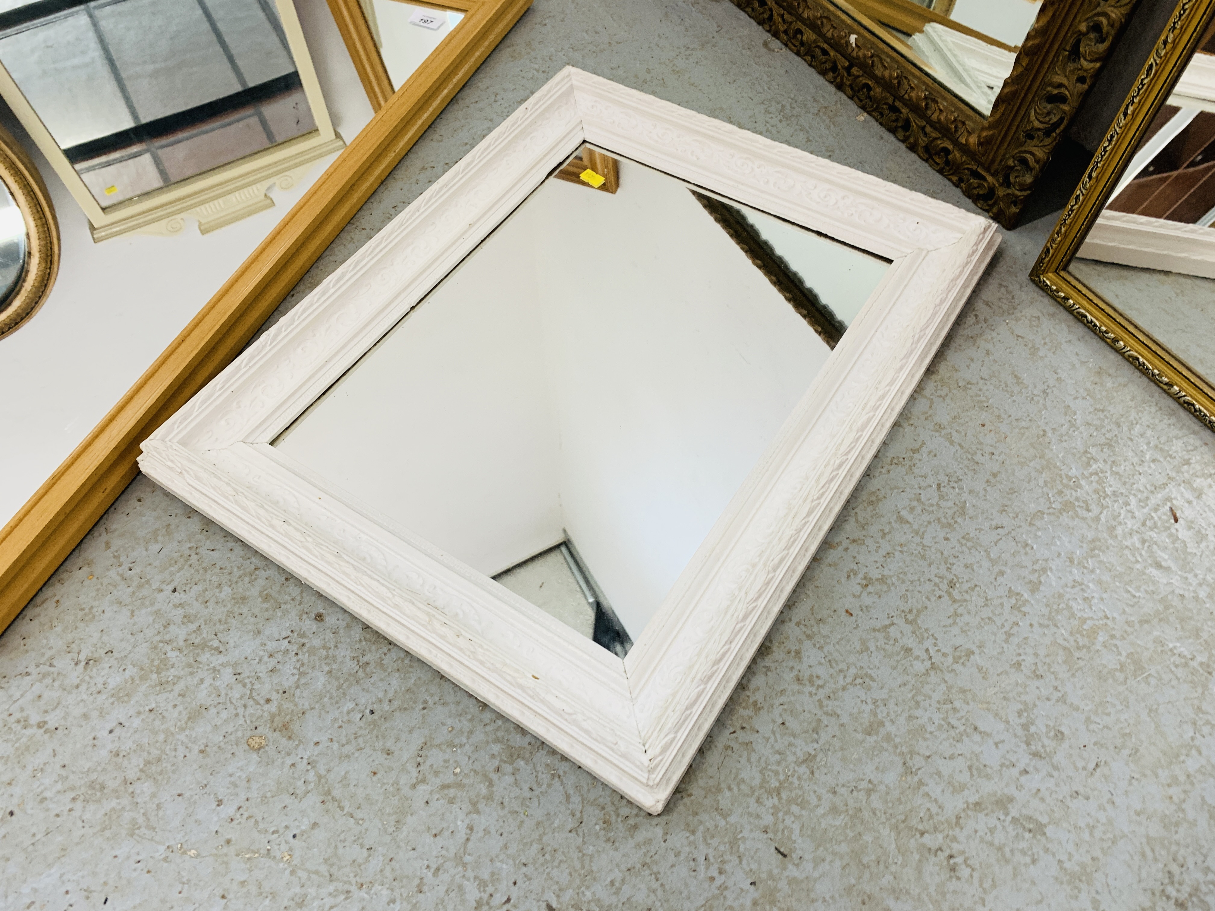 SEVEN VARIOUS WALL MIRRORS TO INCLUDE GILT OVAL, - Image 8 of 8