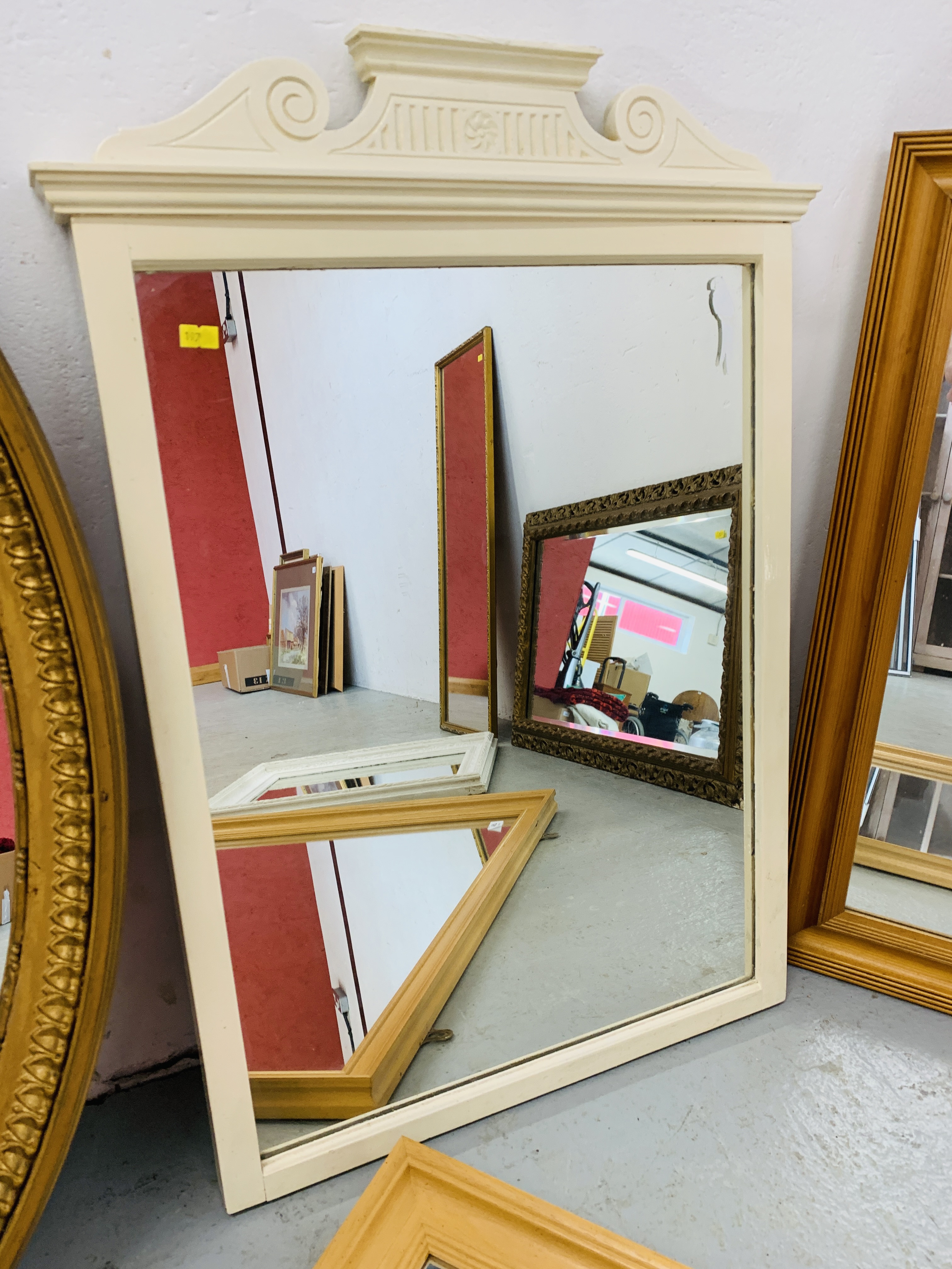 SEVEN VARIOUS WALL MIRRORS TO INCLUDE GILT OVAL, - Image 6 of 8