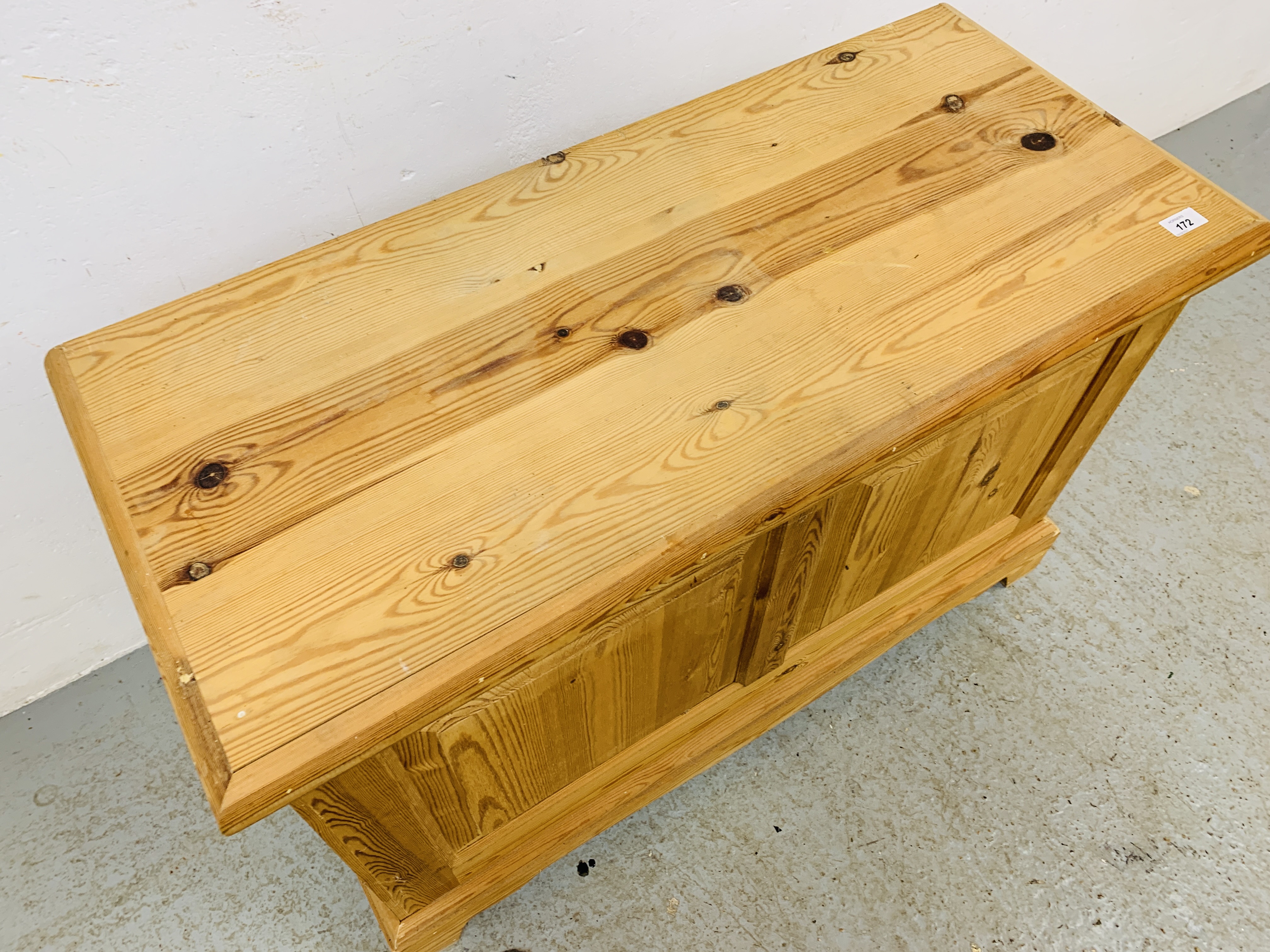 A SOLID WAXED PINE BLANKET BOX - W 94CM. D 42CM. H 62CM. - Image 4 of 7