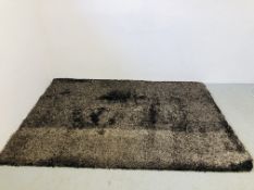 A NATUZZI ARGO MINK DEEP PILE DESIGNER RUG 2.7M X 1.